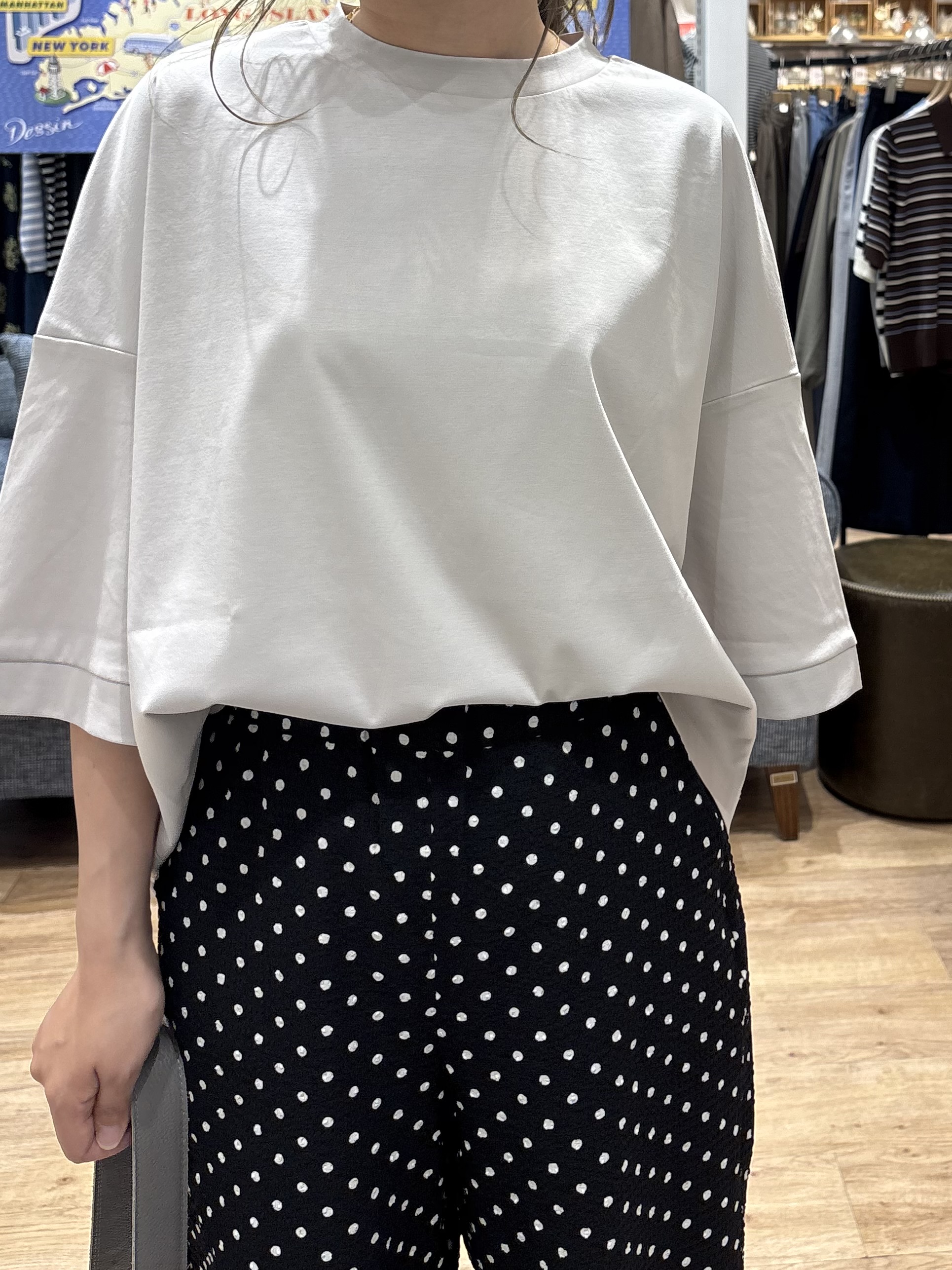 yuinaさんの「Dessin｜【新色追加/体型カバー】美光沢カットソーボクシーシルエット」を使ったコーディネート