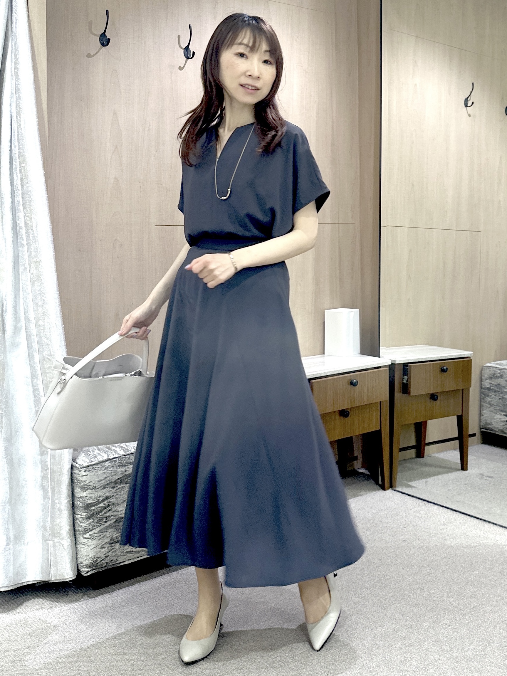 Miwaさんの「UNTITLED｜【UV/接触冷感/セットアップ可】リラクシーキーVネックブラウス」を使ったコーディネート