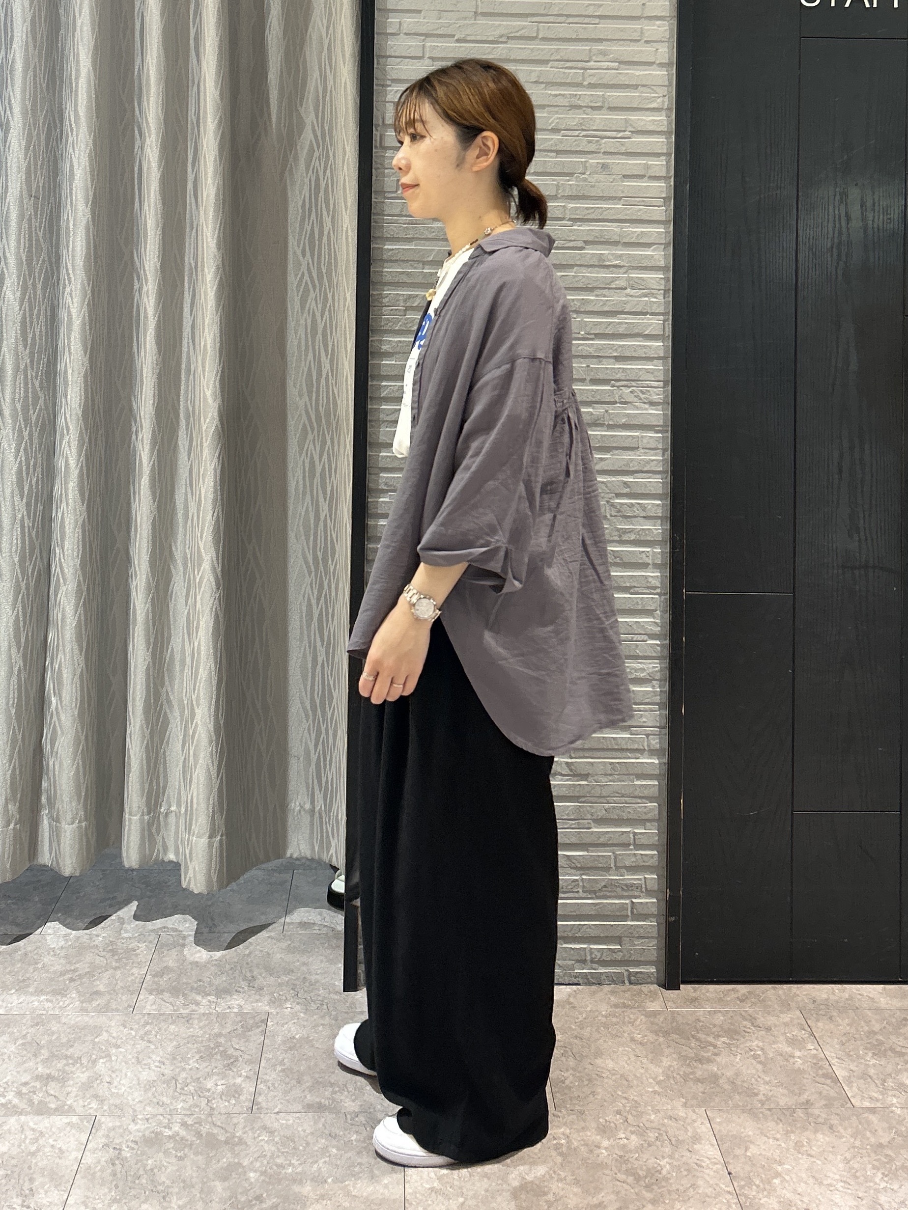 ga_riさんの「THE SHOP TK｜ポジティブカラーが映える　バイオウォッシュバックギャザーシャツ」を使ったコーディネート