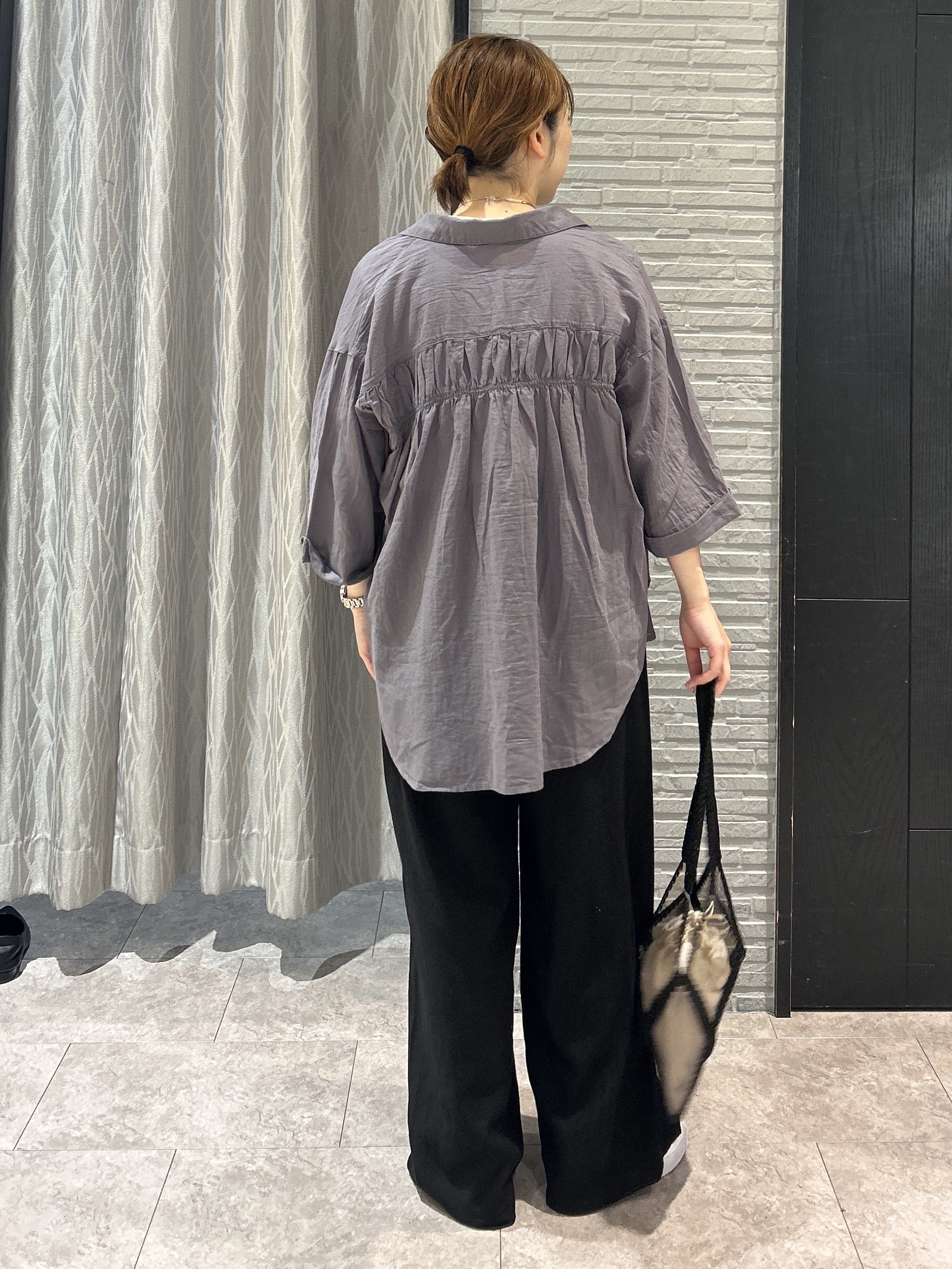 ga_riさんの「THE SHOP TK｜ポジティブカラーが映える　バイオウォッシュバックギャザーシャツ」を使ったコーディネート