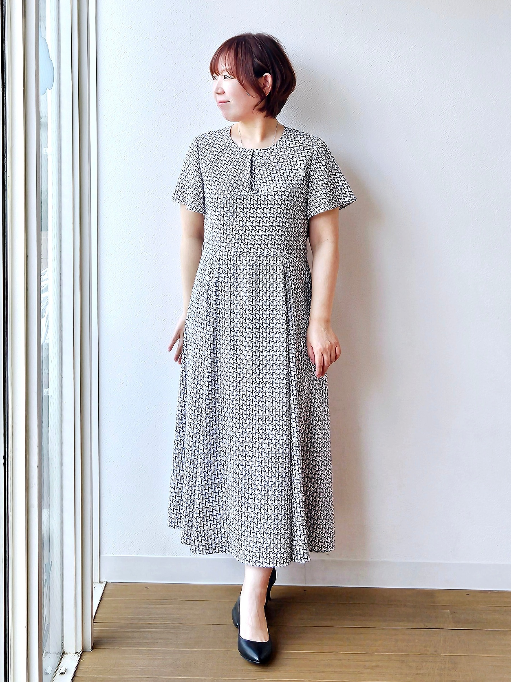 やじまさんの「UNTITLED｜【美シルエット/洗える】ジオメプリントワンピース」を使ったコーディネート