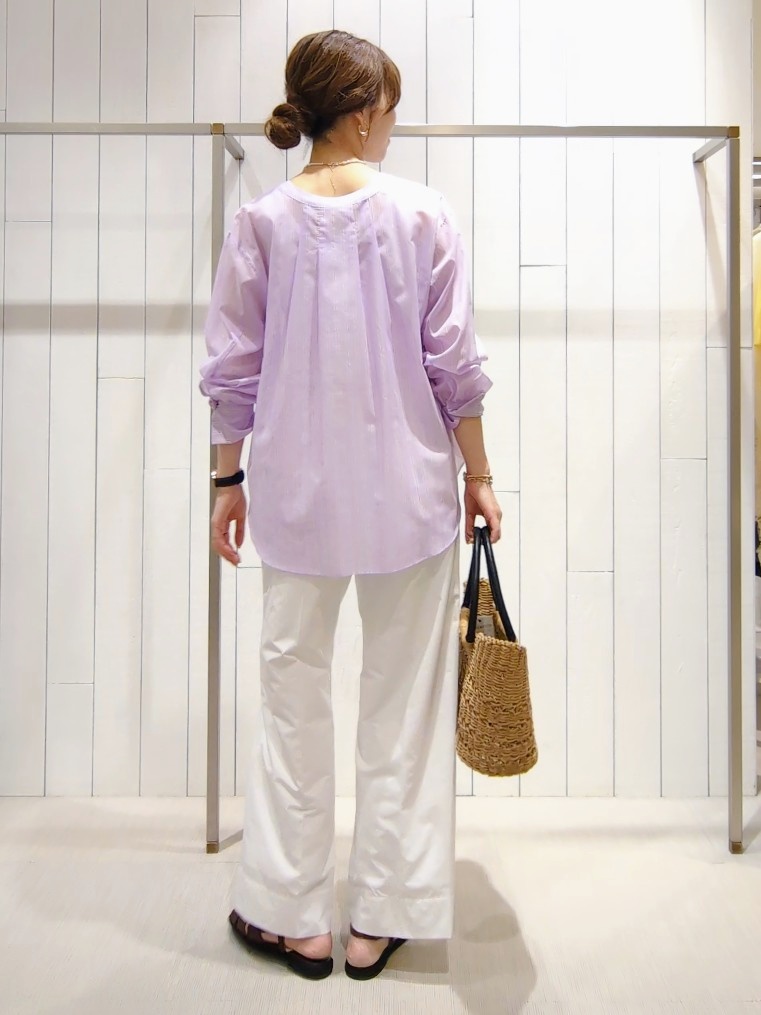 SHOさんの「INDIVI｜【撥水／UVケア／SETUP可能】軽量ベルト付ワイドストレートパンツ」を使ったコーディネート