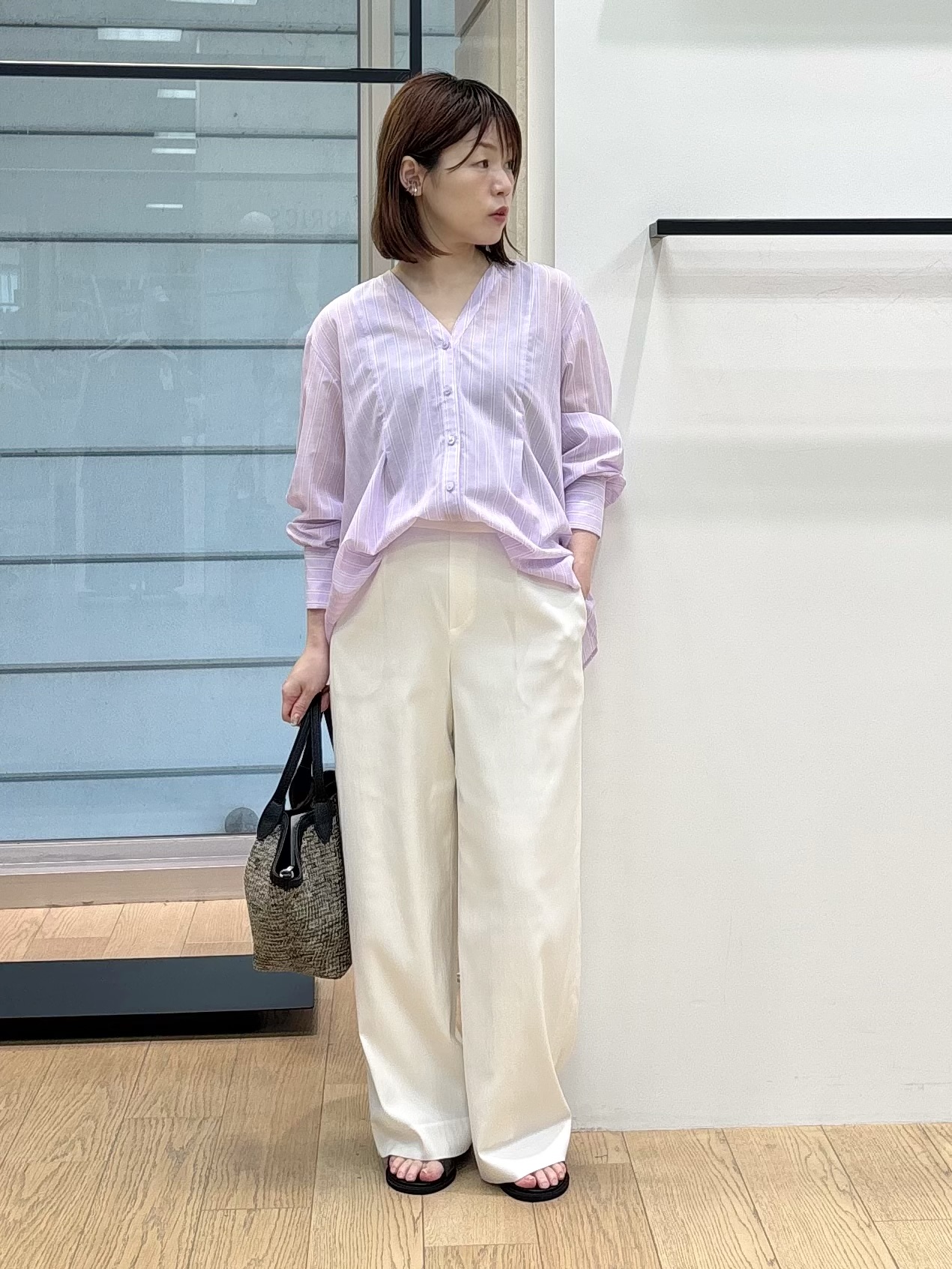 asamiさんの「INDIVI｜【洗える／軽やか】無地＆ストライプ柄 切替タックブラウス」を使ったコーディネート