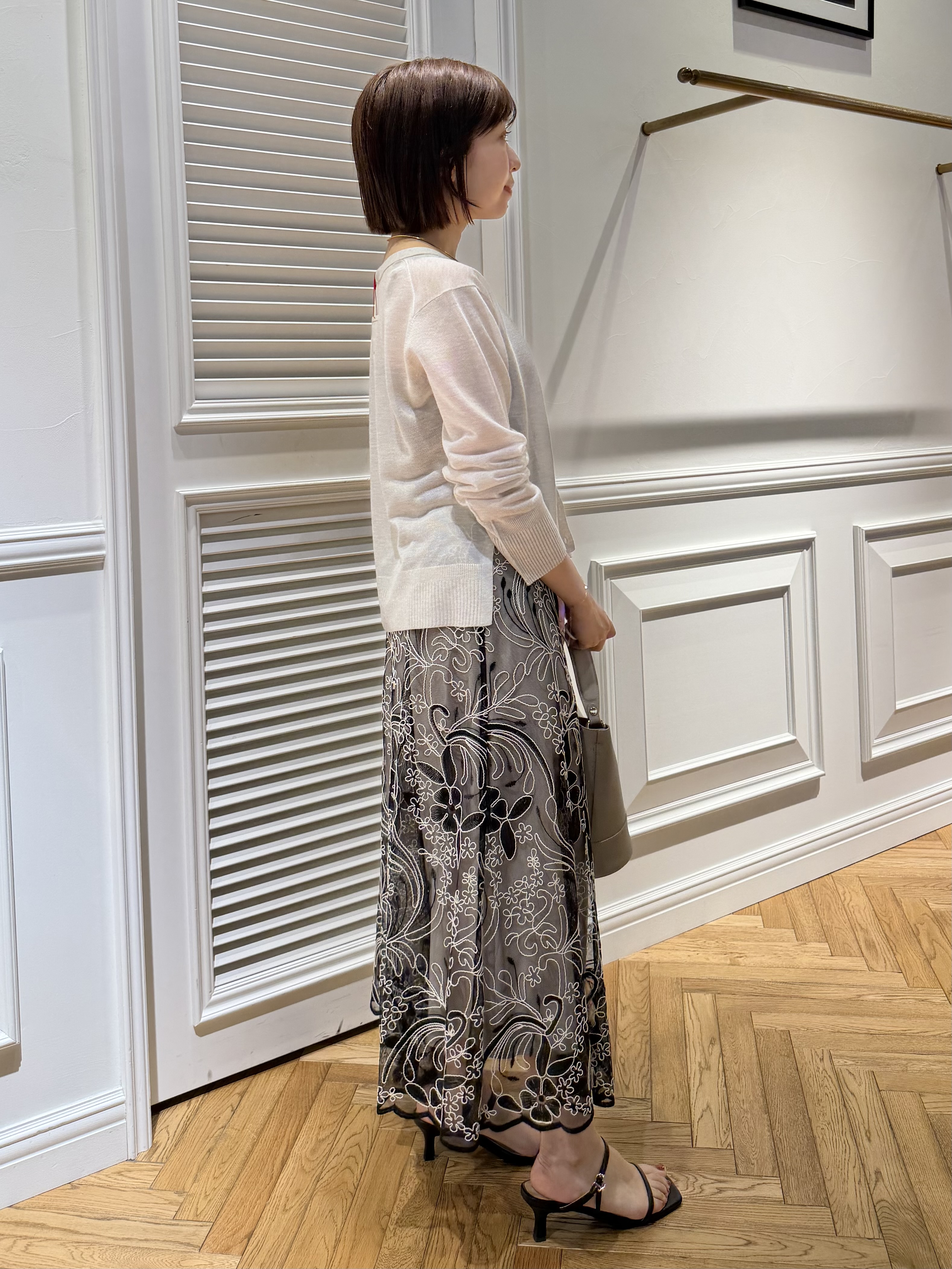 つじ まこさんの「DRESSTERIOR｜【日除け/冷房対策】ウォッシャブルシアーカーディガン」を使ったコーディネート