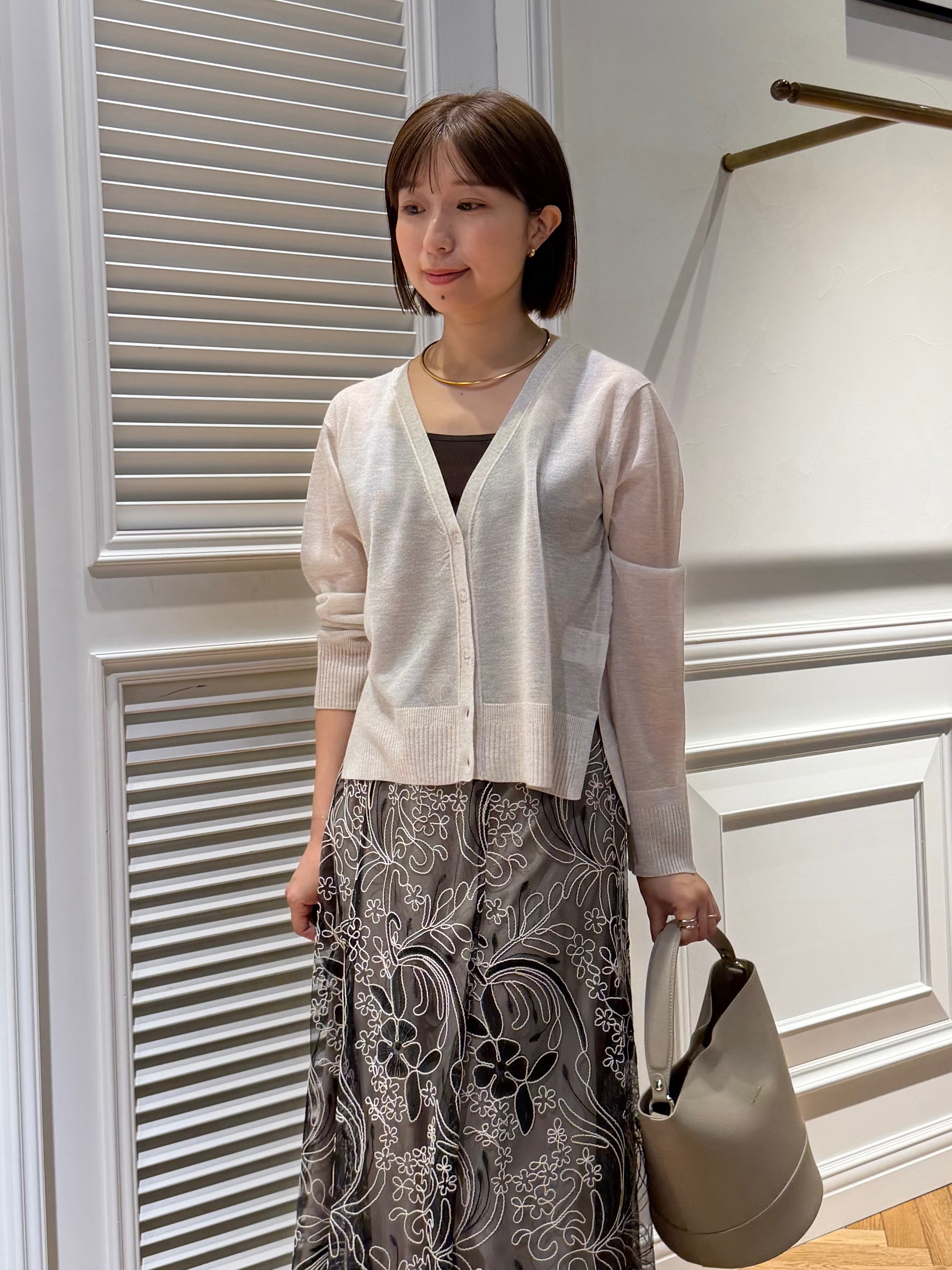 つじ まこさんの「DRESSTERIOR｜【日除け/冷房対策】ウォッシャブルシアーカーディガン」を使ったコーディネート