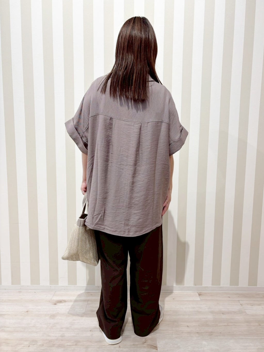 ゆーんさんの「SHOO･LA･RUE｜【ひんやり/S-LL/洗濯機可】インせず着られる 裾タック スキッパーシャツ」を使ったコーディネート