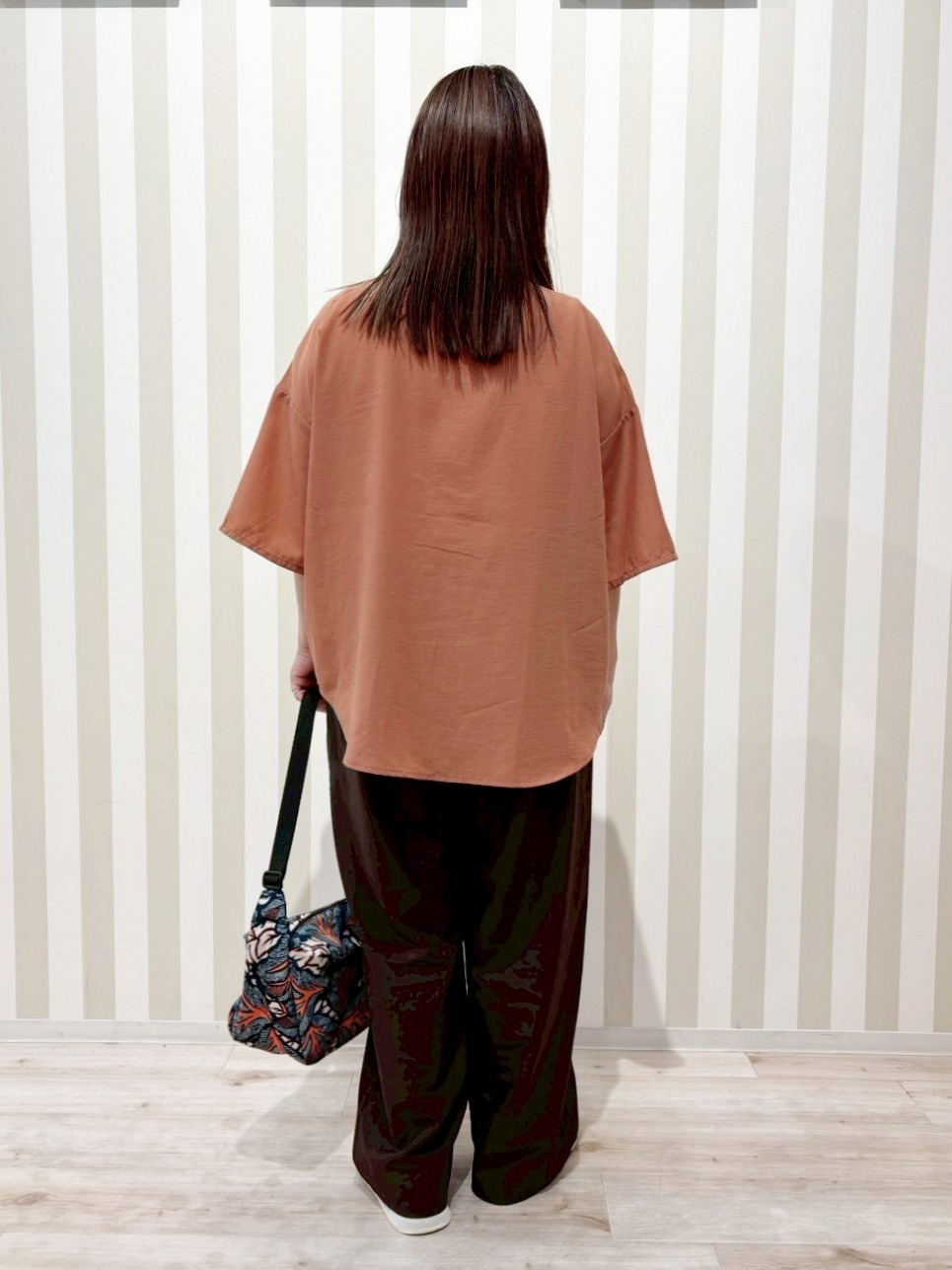 ゆーんさんの「SHOO･LA･RUE｜【洗濯機可/S-LL】大人の抜け感 ゆるっと5分袖シャツ」を使ったコーディネート