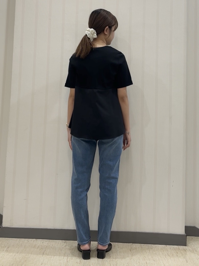 ちひさんの「INDIVI｜【通年活躍！褒められデニム】スキニー デニムパンツ」を使ったコーディネート