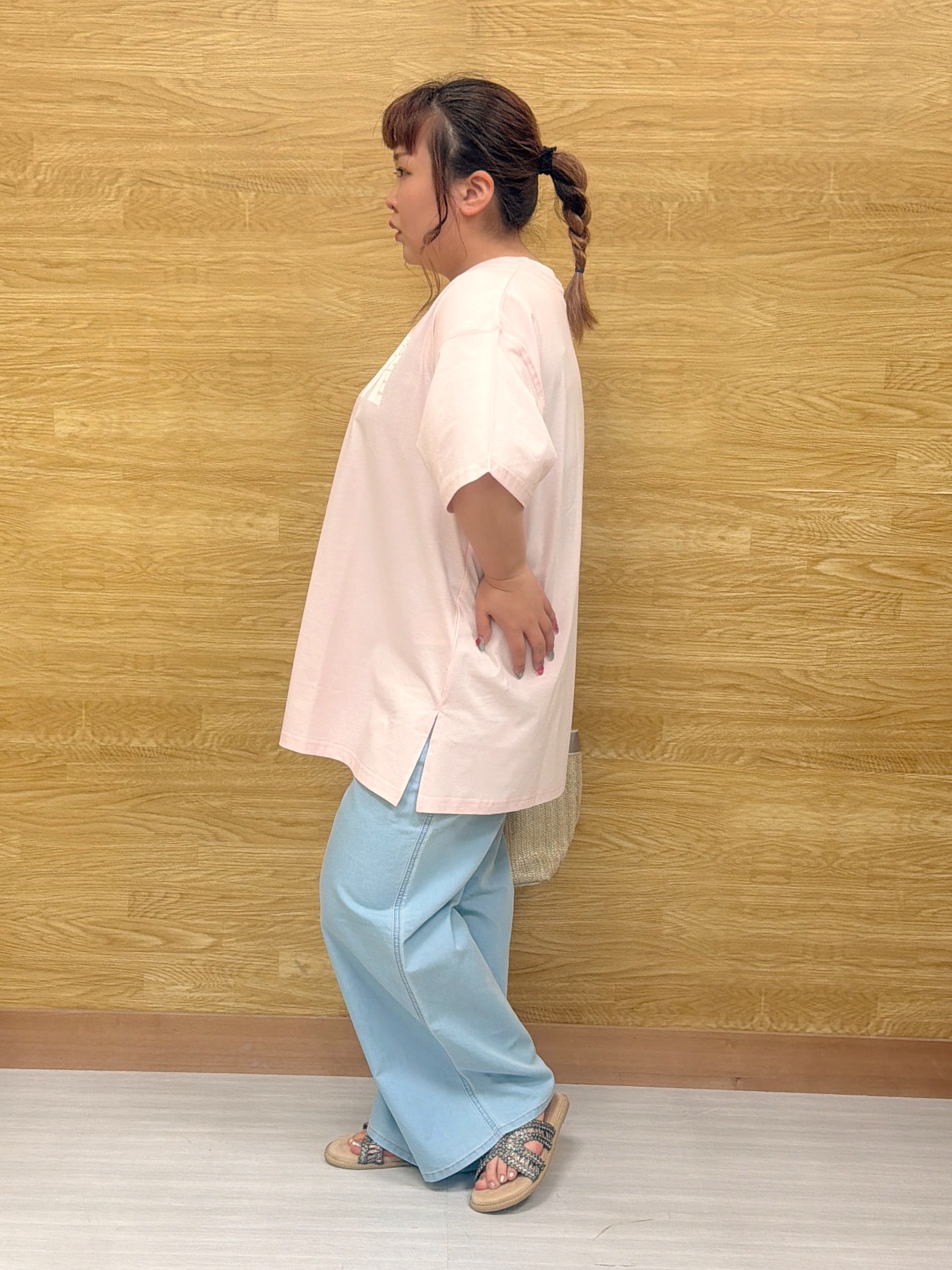 ぁむさんの「SHOO･LA･RUE｜【ひんやり】ゆるっと体型カバー BIGアソートTシャツ」を使ったコーディネート