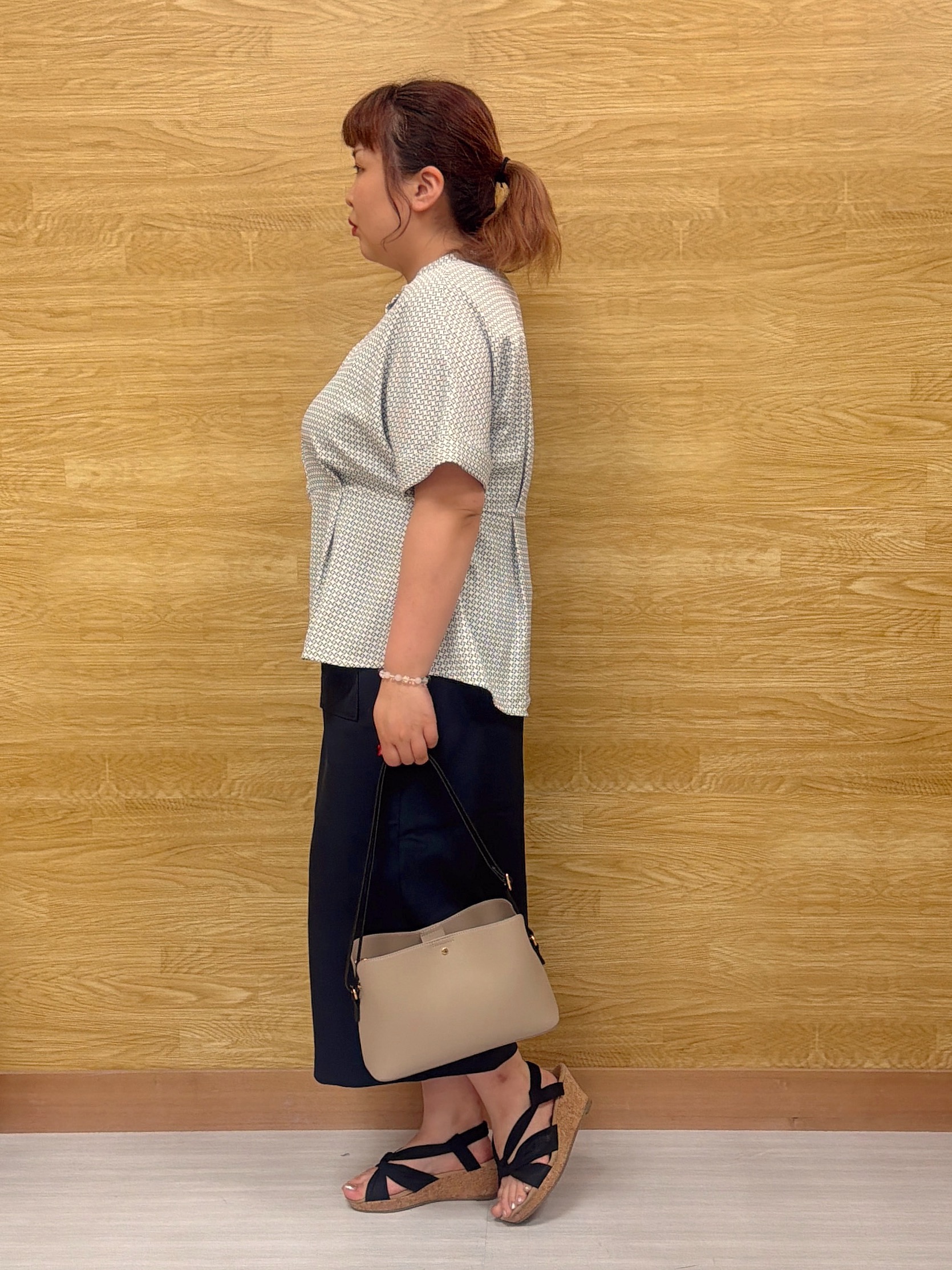 ぁむさんの「SHOO･LA･RUE｜【ひんやり/UV/通勤】洗濯後しわになりにくい インしない ウエストタックペプラムブラウス」を使ったコーディネート
