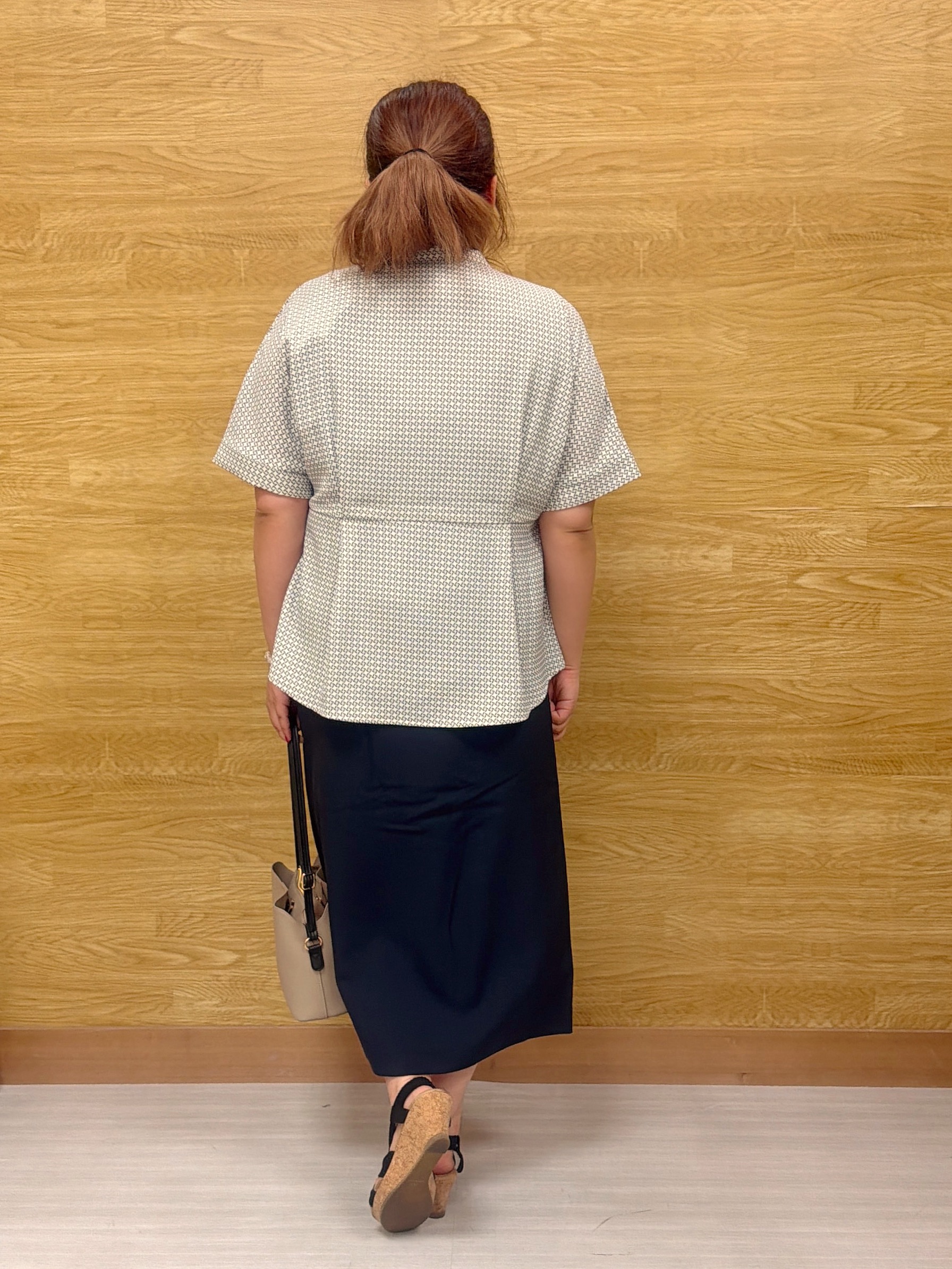 ぁむさんの「SHOO･LA･RUE｜【ひんやり/UV/通勤】洗濯後しわになりにくい インしない ウエストタックペプラムブラウス」を使ったコーディネート