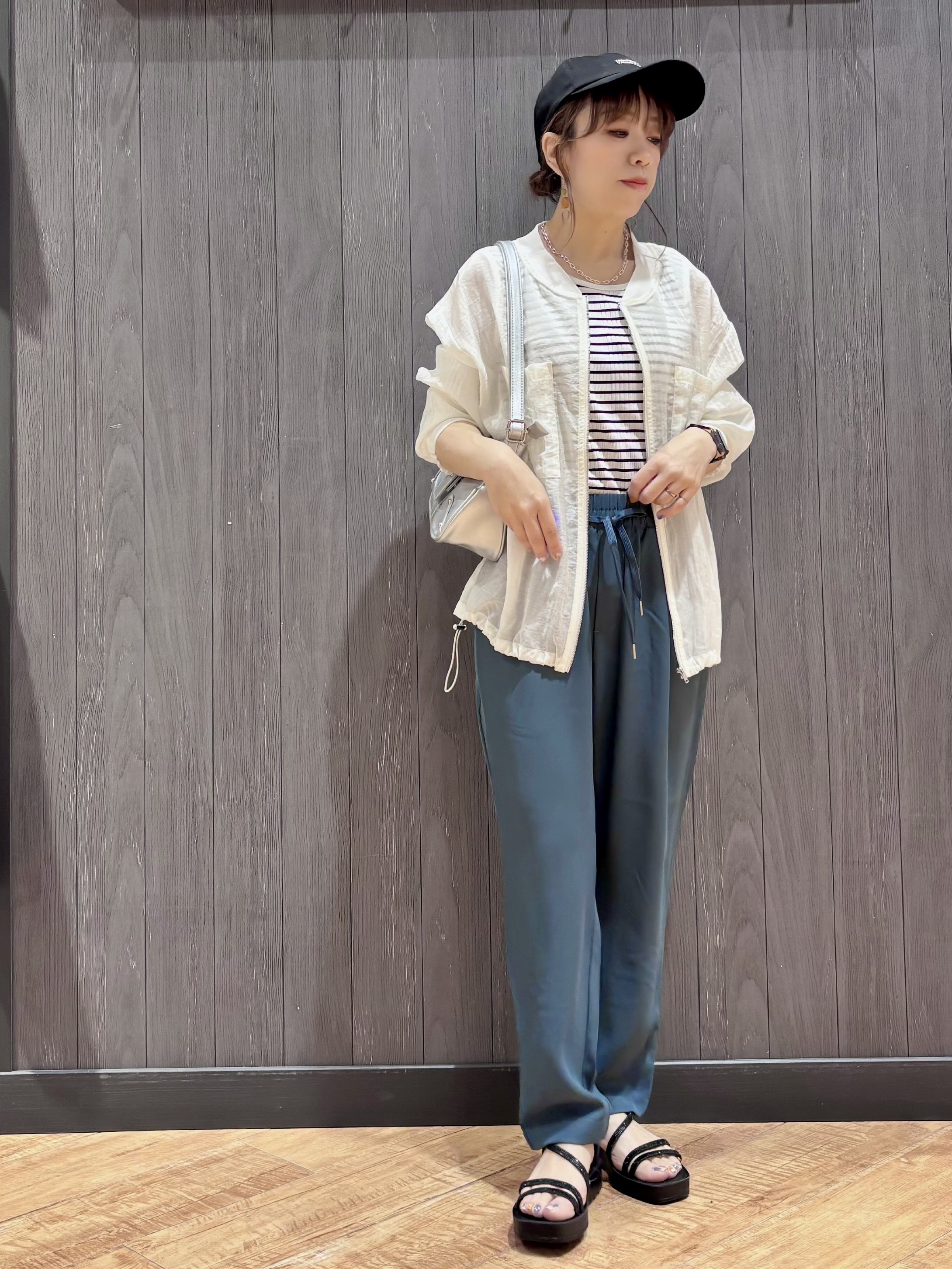 meiさんの「SHOO･LA･RUE｜【S-LL/洗濯機可】1枚持っておくと安心 程よい透け感のシアーリブブルゾン」を使ったコーディネート