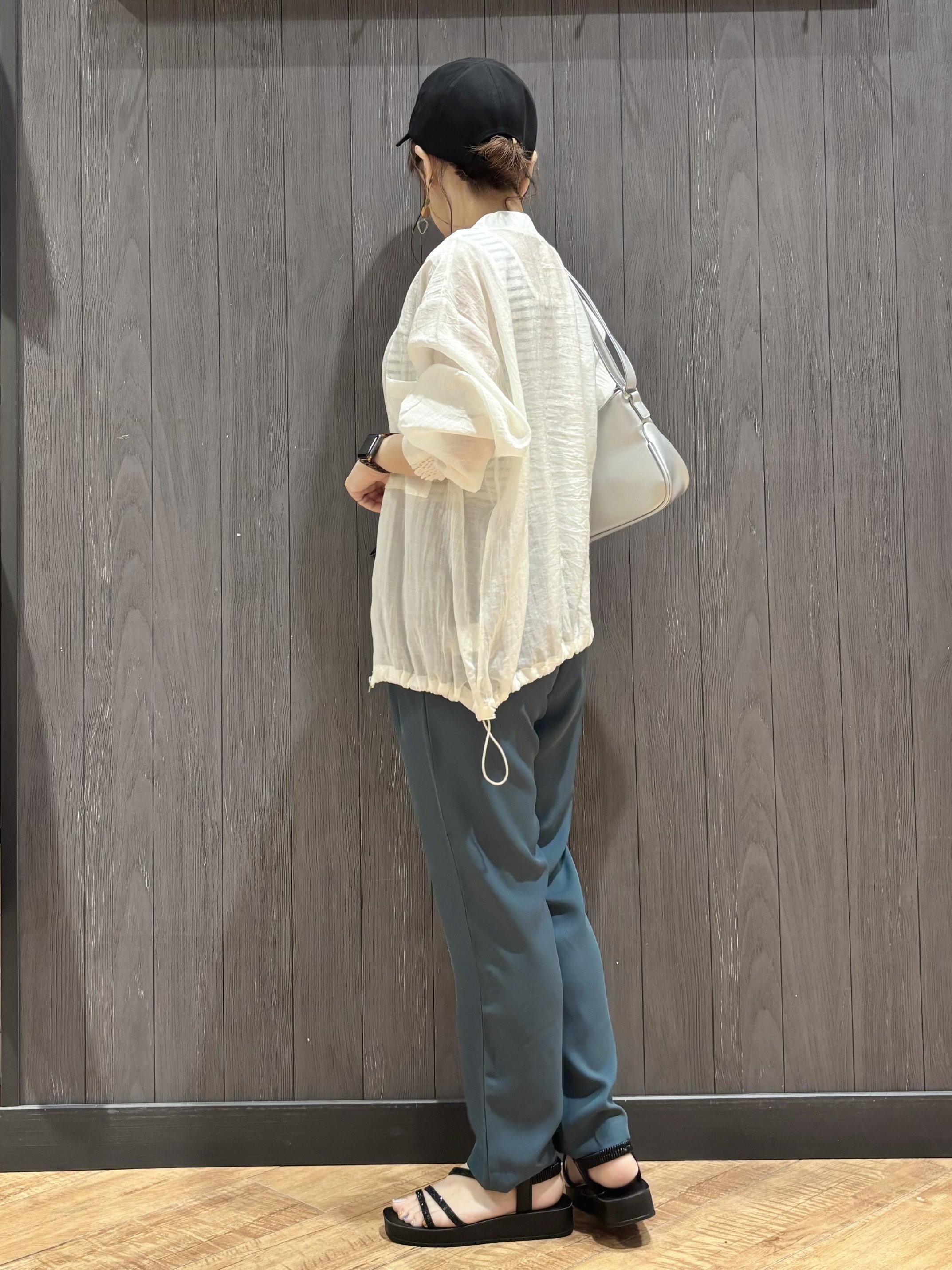 meiさんの「SHOO･LA･RUE｜【S-LL/洗濯機可】1枚持っておくと安心 程よい透け感のシアーリブブルゾン」を使ったコーディネート
