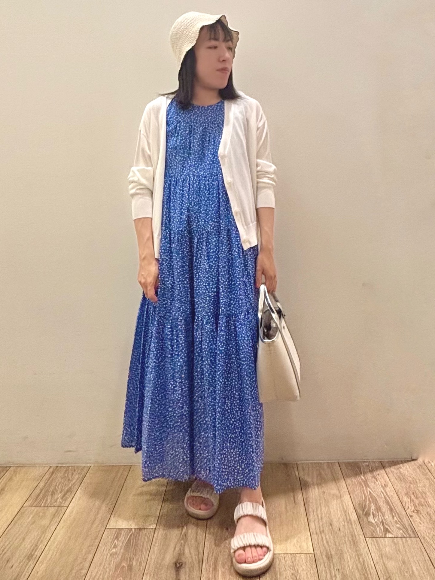 りょうさんの「OPAQUE.CLIP｜【UV／接触冷感】Vネックリラクシーニットカーディガン《洗濯機OK／抗ピル》」を使ったコーディネート
