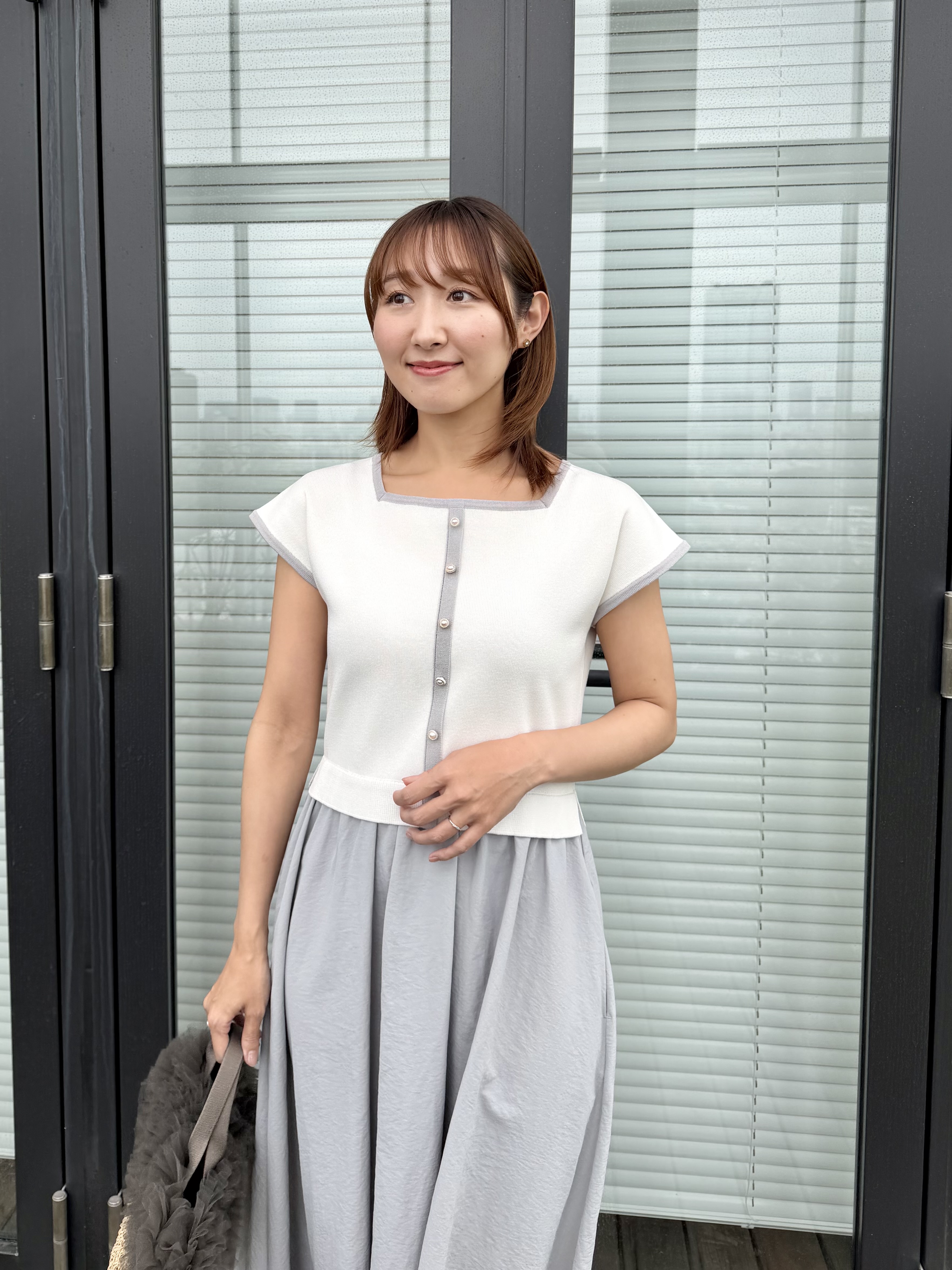 みぃさんの「Couture brooch｜【洗濯機可】バイカラー ニットドッキング ワンピース」を使ったコーディネート