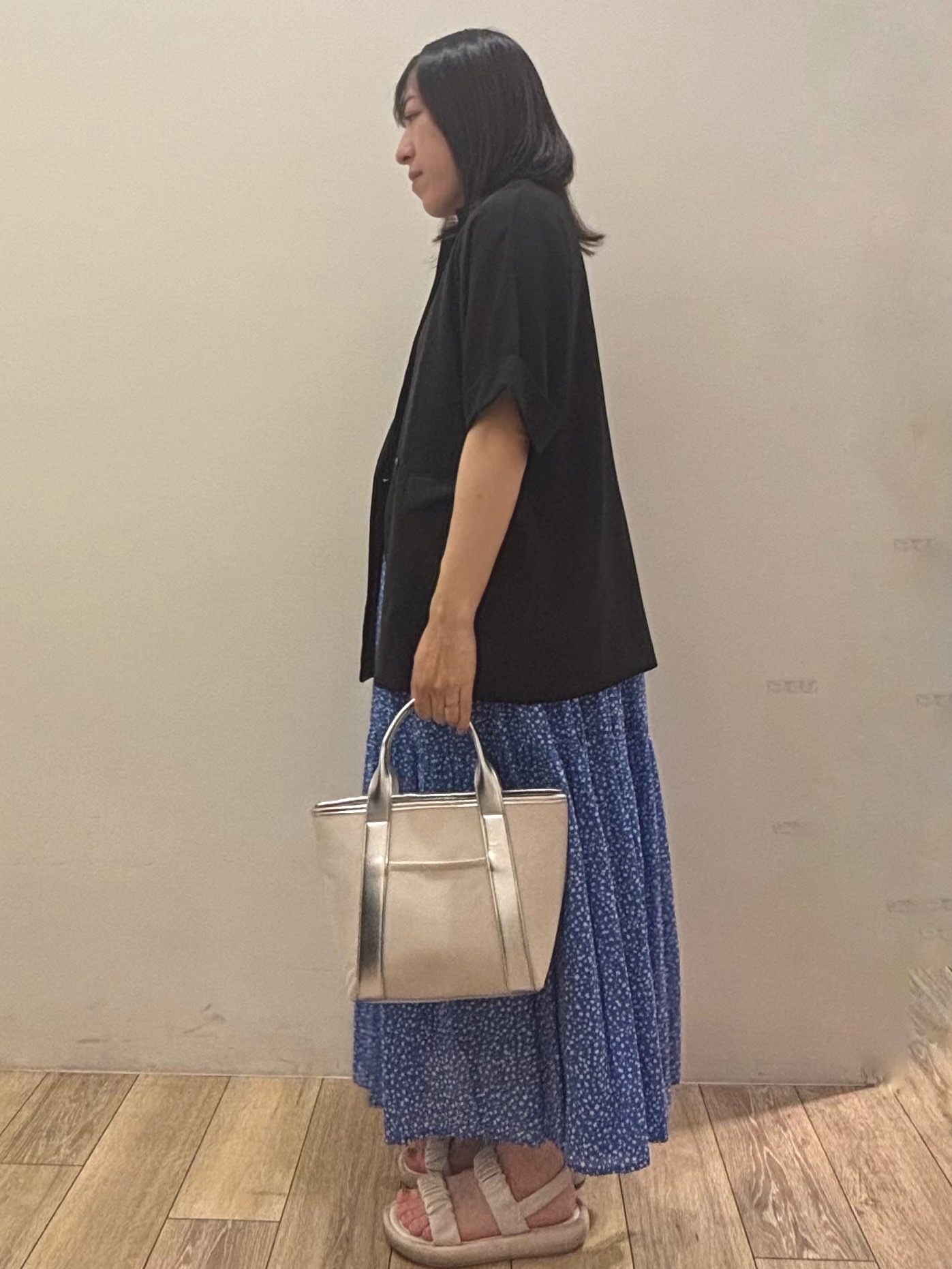 りょうさんの「OPAQUE.CLIP｜【UV／接触冷感】Vネックリラクシーニットカーディガン《洗濯機OK／抗ピル》」を使ったコーディネート