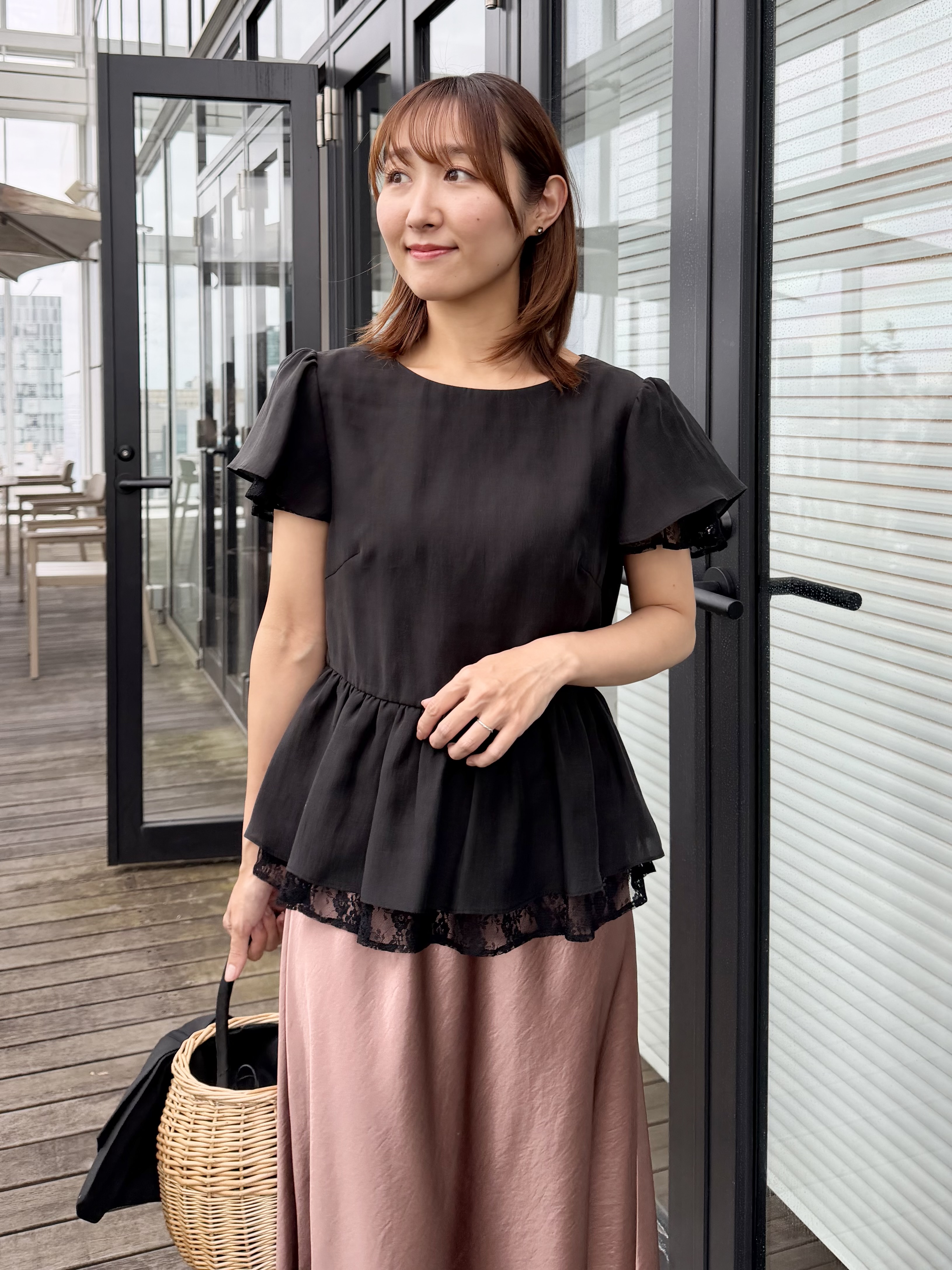 みぃさんの「Couture brooch｜【洗える】レースティアード ペプラムブラウス」を使ったコーディネート