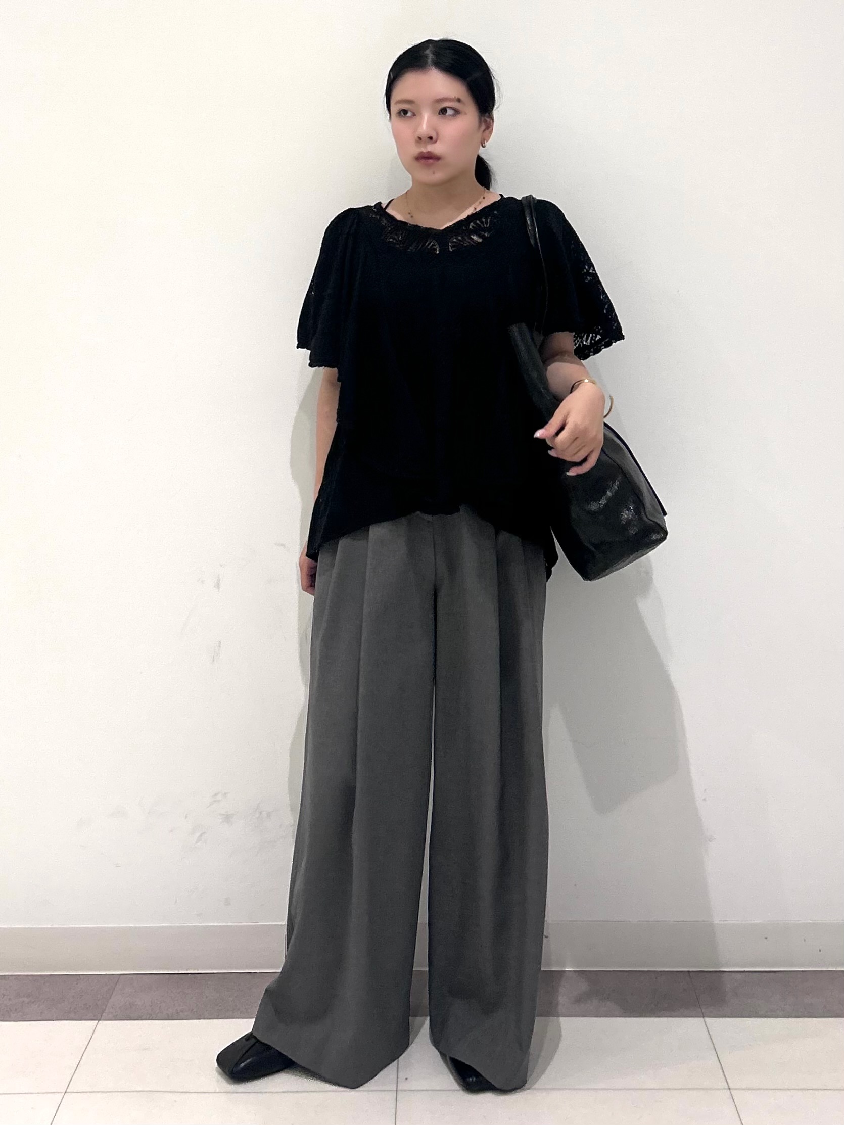 とりみさんの「DRESSTERIOR｜ラッセルレース ブラウス」を使ったコーディネート