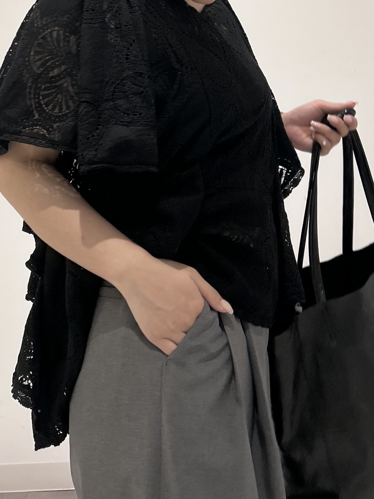 とりみさんの「DRESSTERIOR｜ラッセルレース ブラウス」を使ったコーディネート