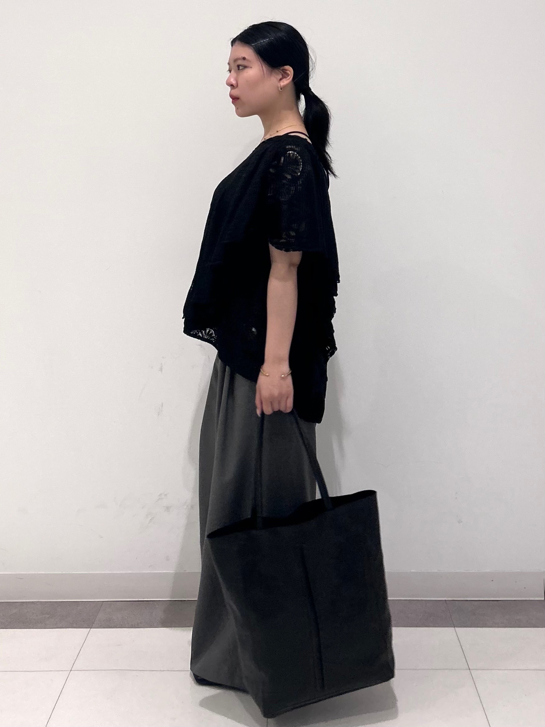とりみさんの「DRESSTERIOR｜ラッセルレース ブラウス」を使ったコーディネート
