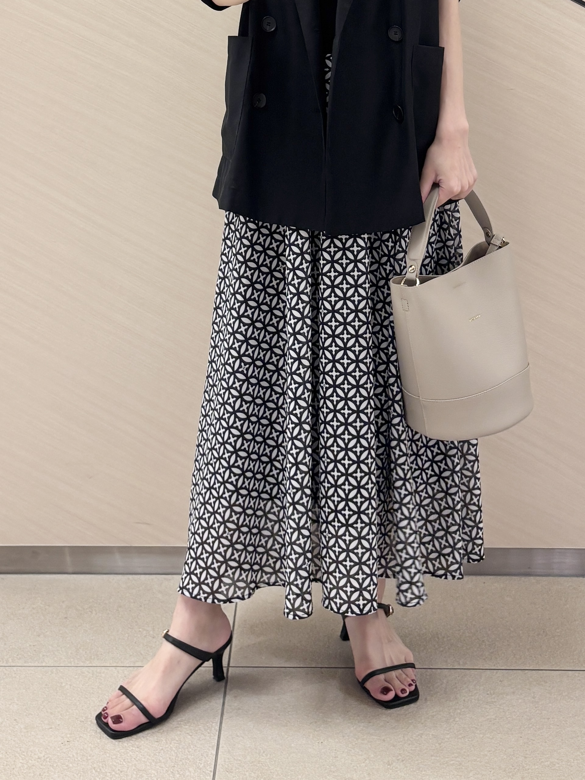 清水夏姫さんの「DRESSTERIOR｜【otonaMUSE5月号掲載】スキニーベルトサンダル」を使ったコーディネート