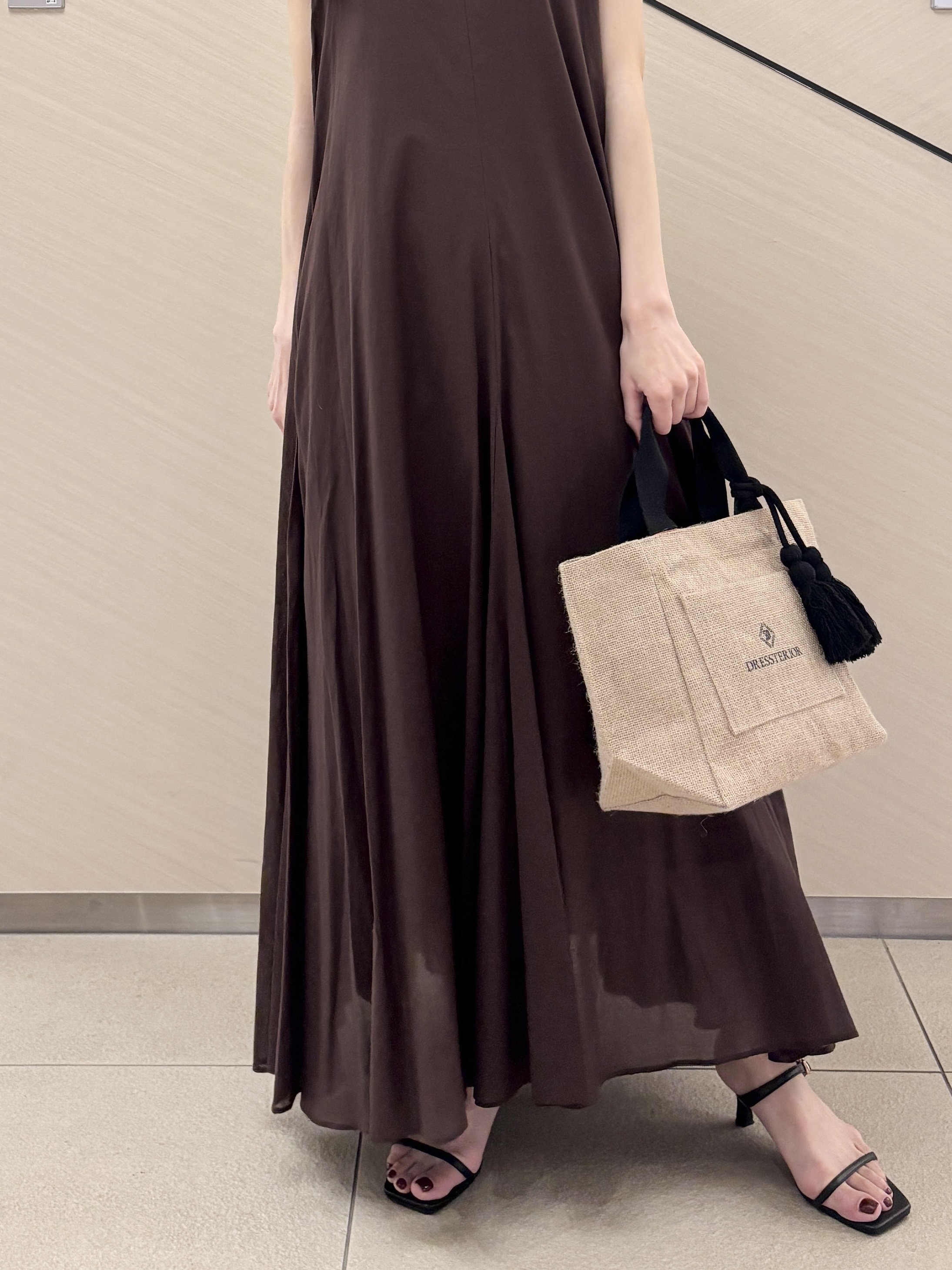 清水夏姫さんの「DRESSTERIOR｜【きれいめ/ウォッシャブル】コットンローンフレンチスリーブワンピ」を使ったコーディネート