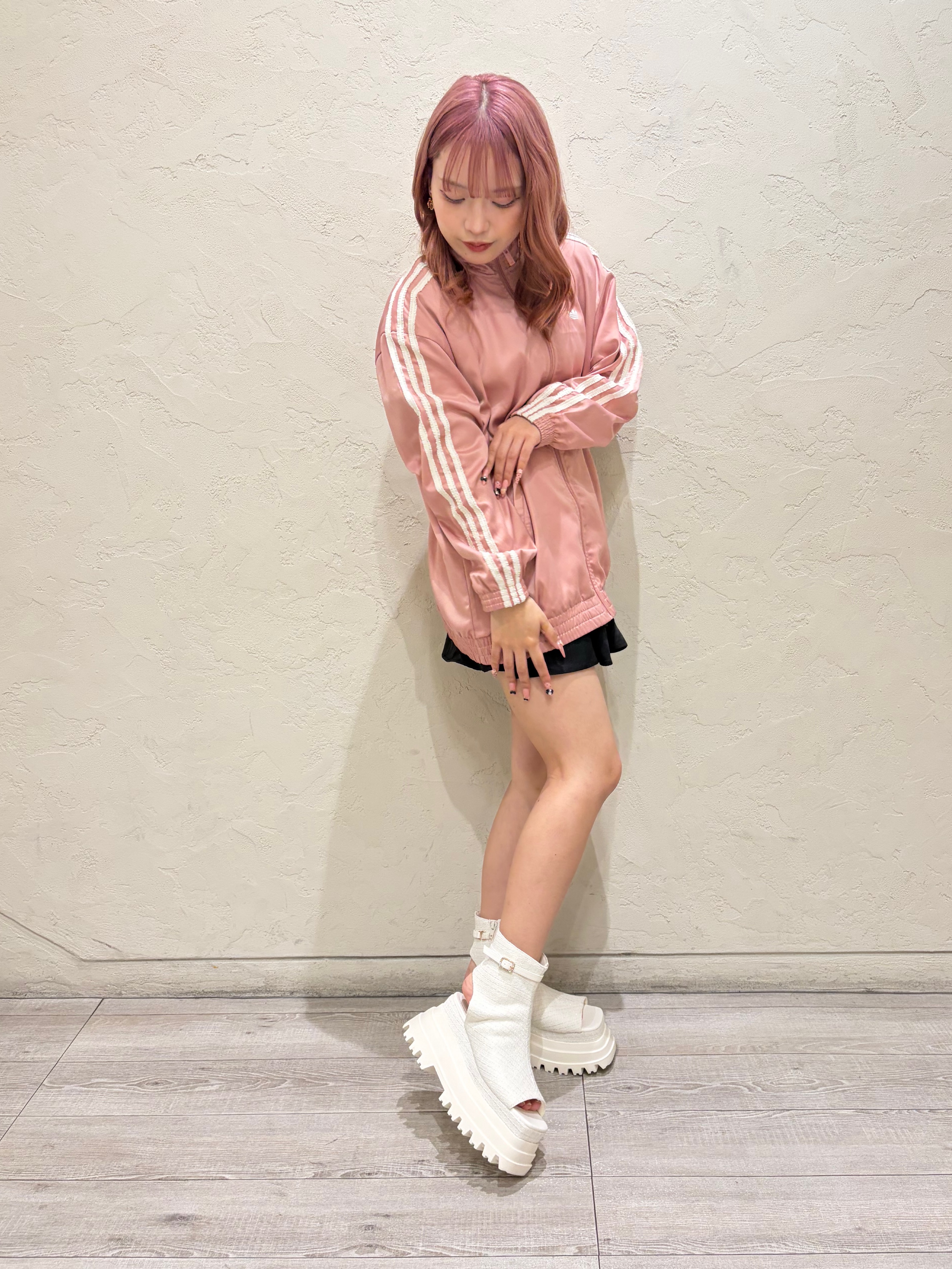 せらら⭐️さんの「ESPERANZA｜ボリューム厚底ブーツサンダル」を使ったコーディネート