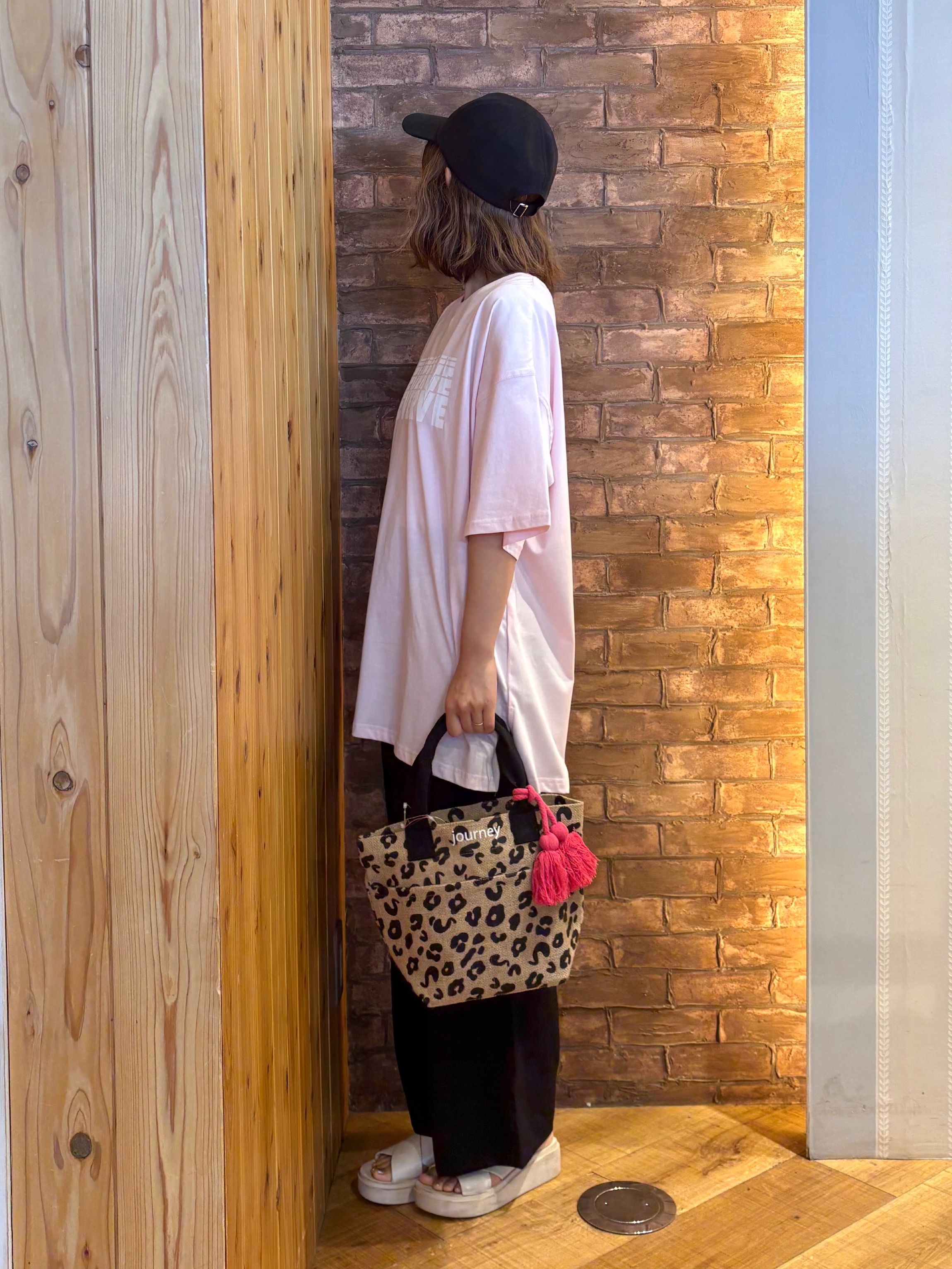 mieさんの「SHOO･LA･RUE｜【ひんやり】ゆるっと体型カバー BIGアソートTシャツ」を使ったコーディネート