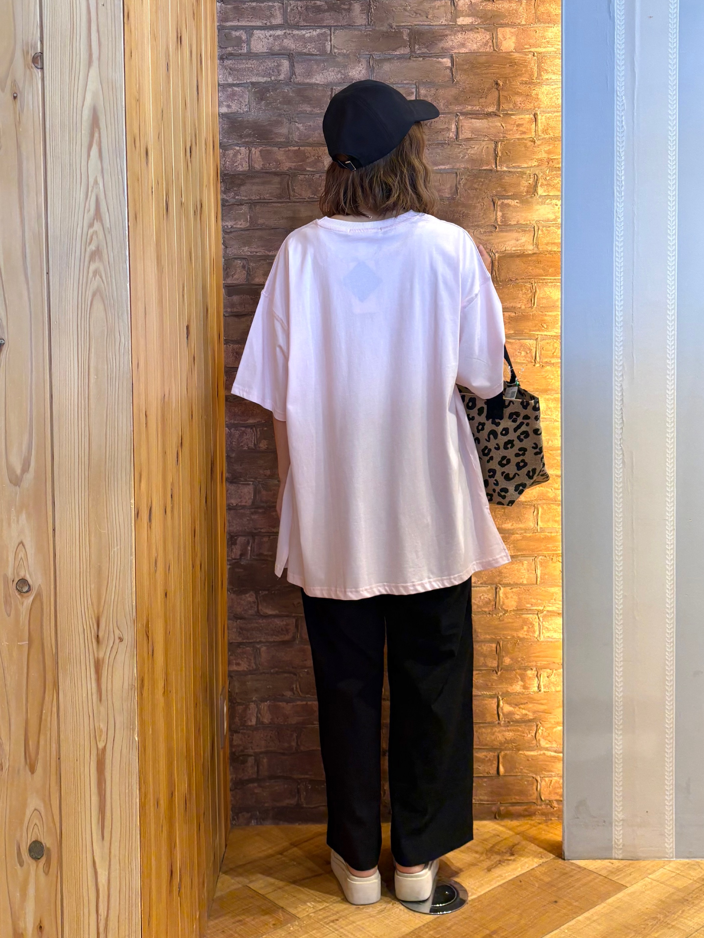 mieさんの「SHOO･LA･RUE｜【ひんやり】ゆるっと体型カバー BIGアソートTシャツ」を使ったコーディネート