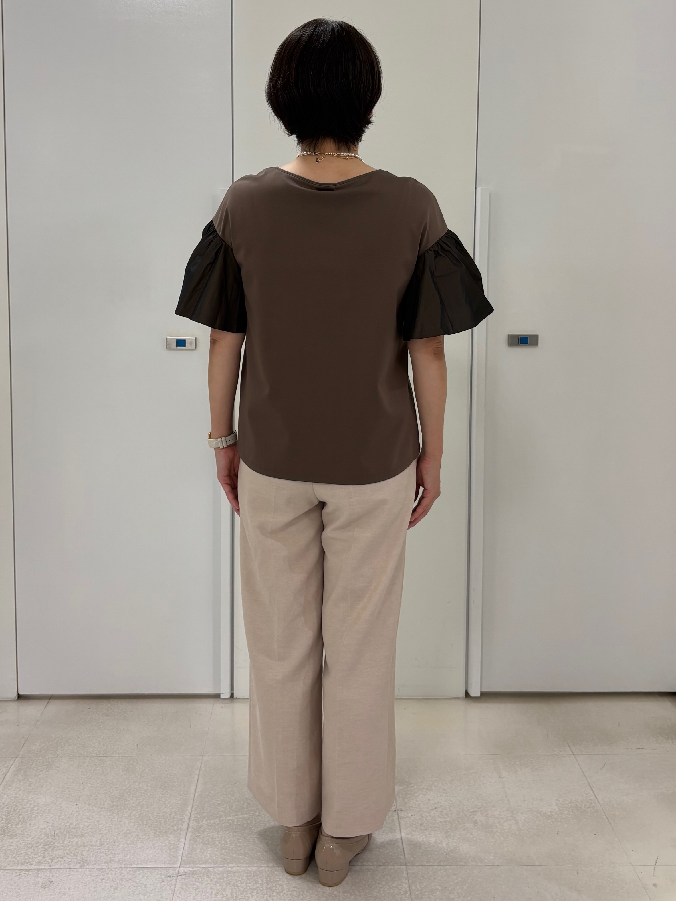 hIさんの「COUP DE CHANCE｜【手洗い可／日本製】ギャザーフレアスリーブ　プルオーバー」を使ったコーディネート