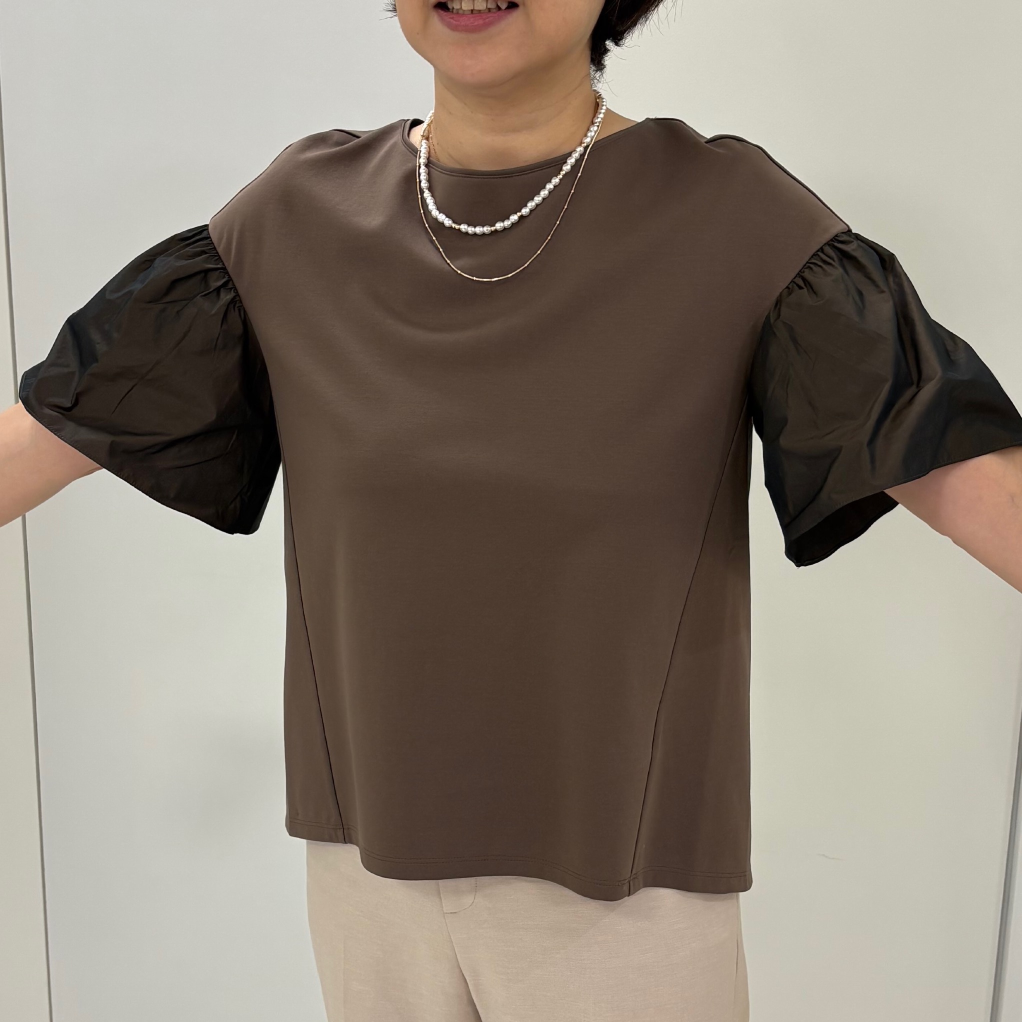 hIさんの「COUP DE CHANCE｜【手洗い可／日本製】ギャザーフレアスリーブ　プルオーバー」を使ったコーディネート