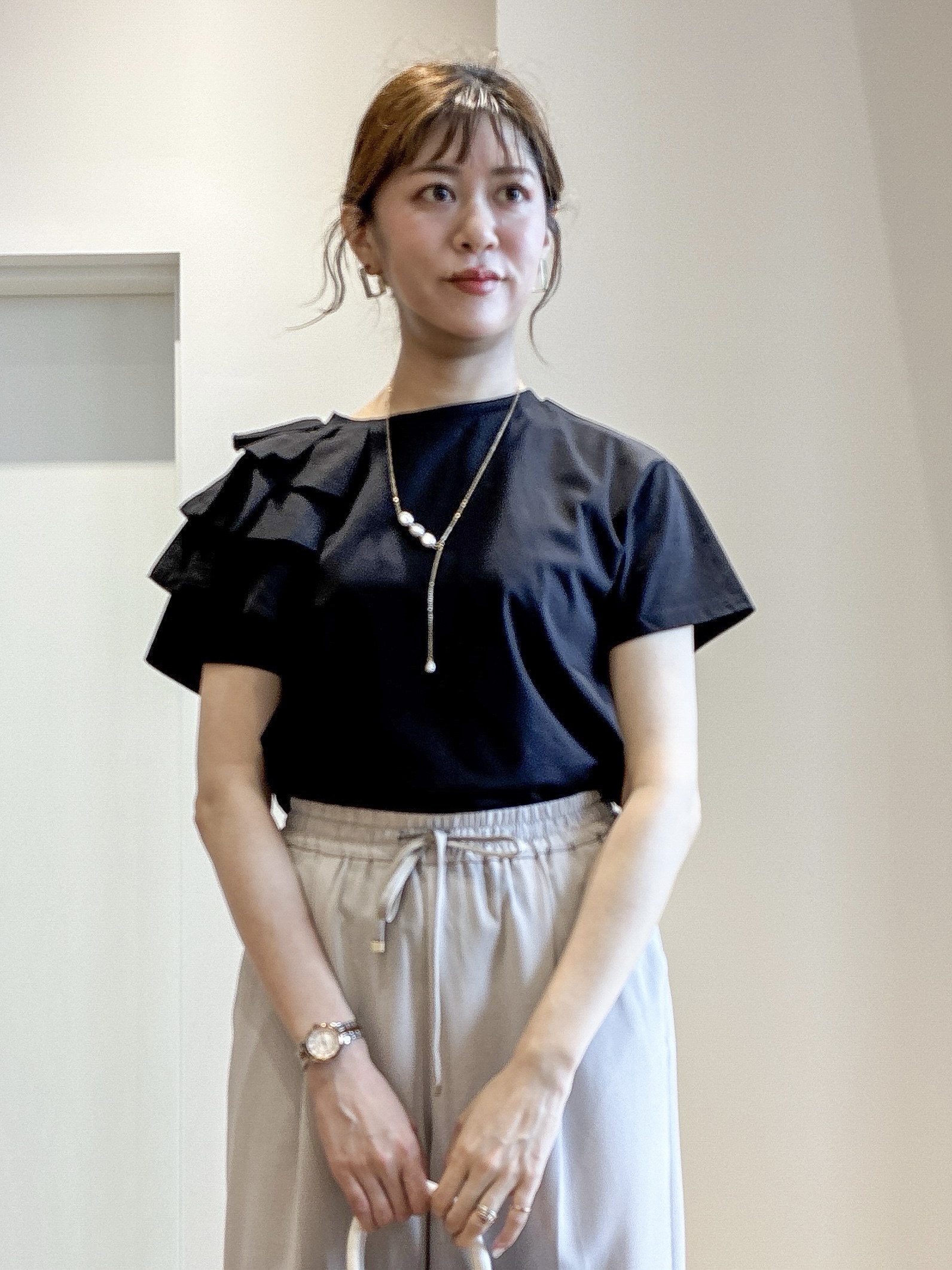 もんちゃんさんの「OPAQUE.CLIP｜【接触冷感】アシメフリルドッキングカットソー《UVケア／洗濯機OK》」を使ったコーディネート