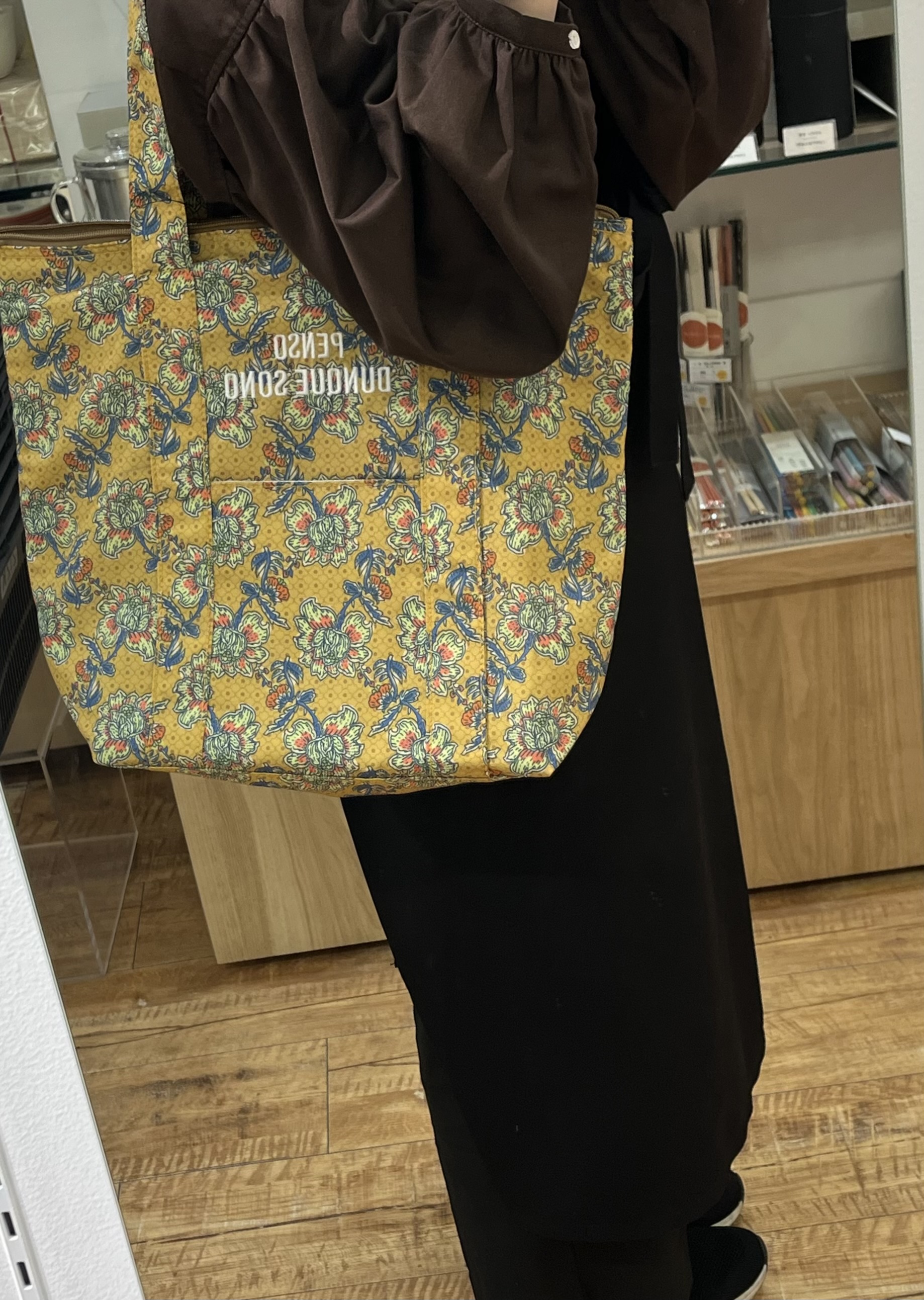 yuiさんの「212 KITCHEN STORE｜ラタプリント保冷トート フラワー YL」を使ったコーディネート