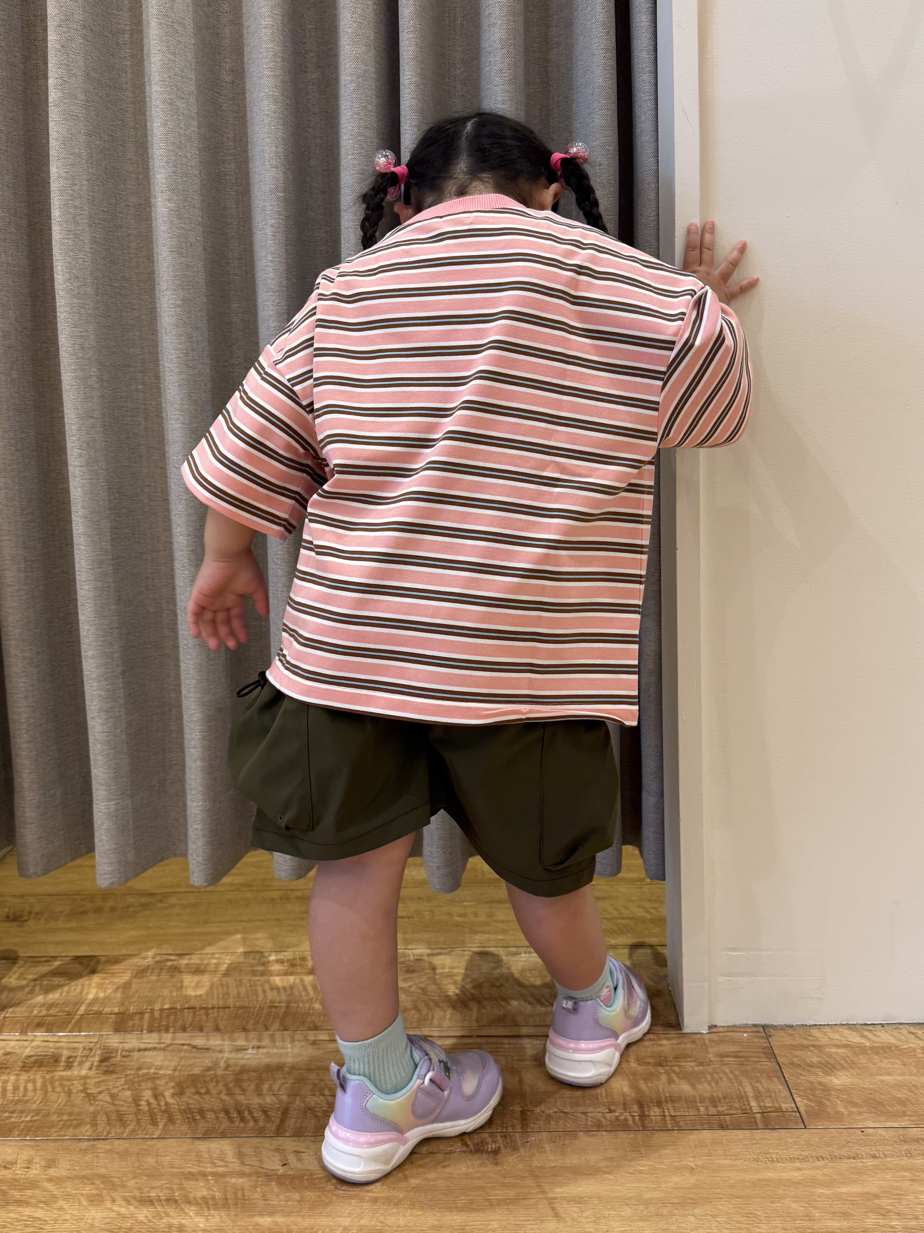 愛さんの「SHOO･LA･RUE｜【100-150cm】マルチボーダーTシャツ」を使ったコーディネート