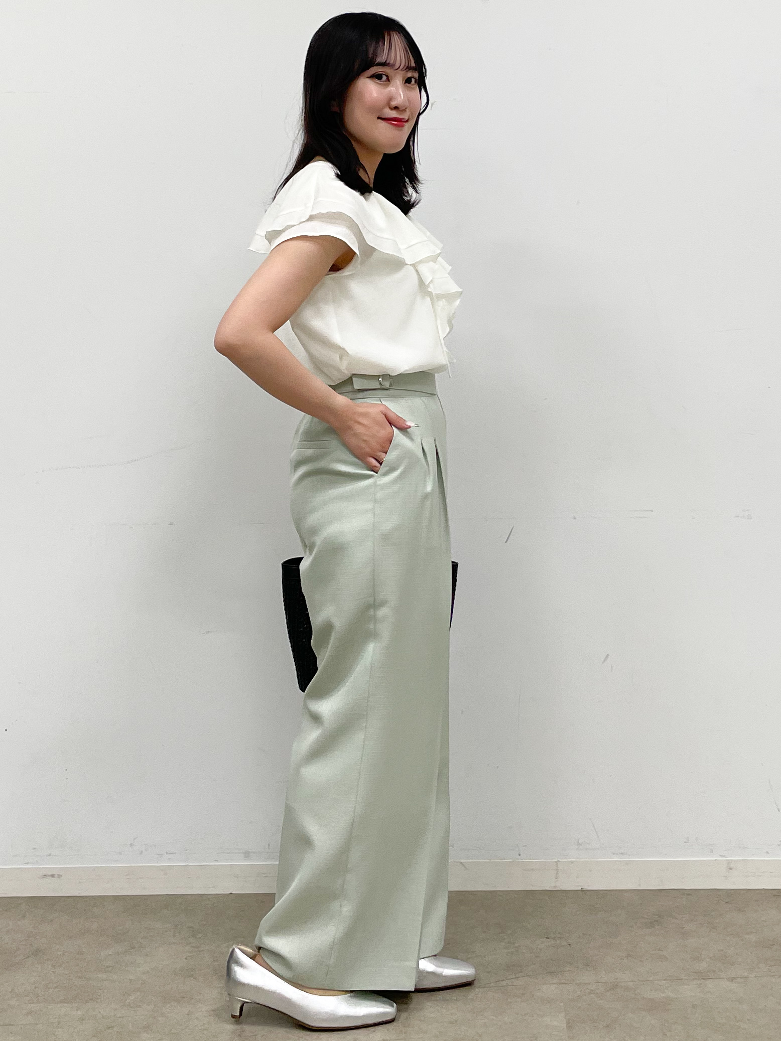 yukariさんの「Reflect｜【通気性あり／涼しい／マシンウォッシャブル】フリルブラウス」を使ったコーディネート