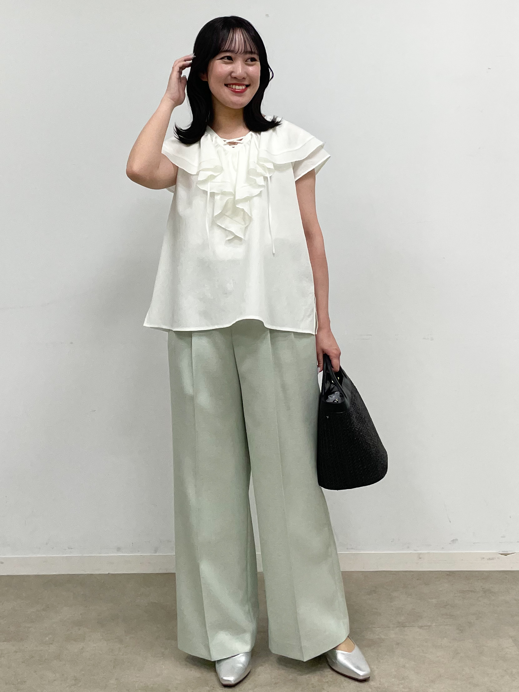 yukariさんの「Reflect｜【通気性あり／涼しい／マシンウォッシャブル】フリルブラウス」を使ったコーディネート