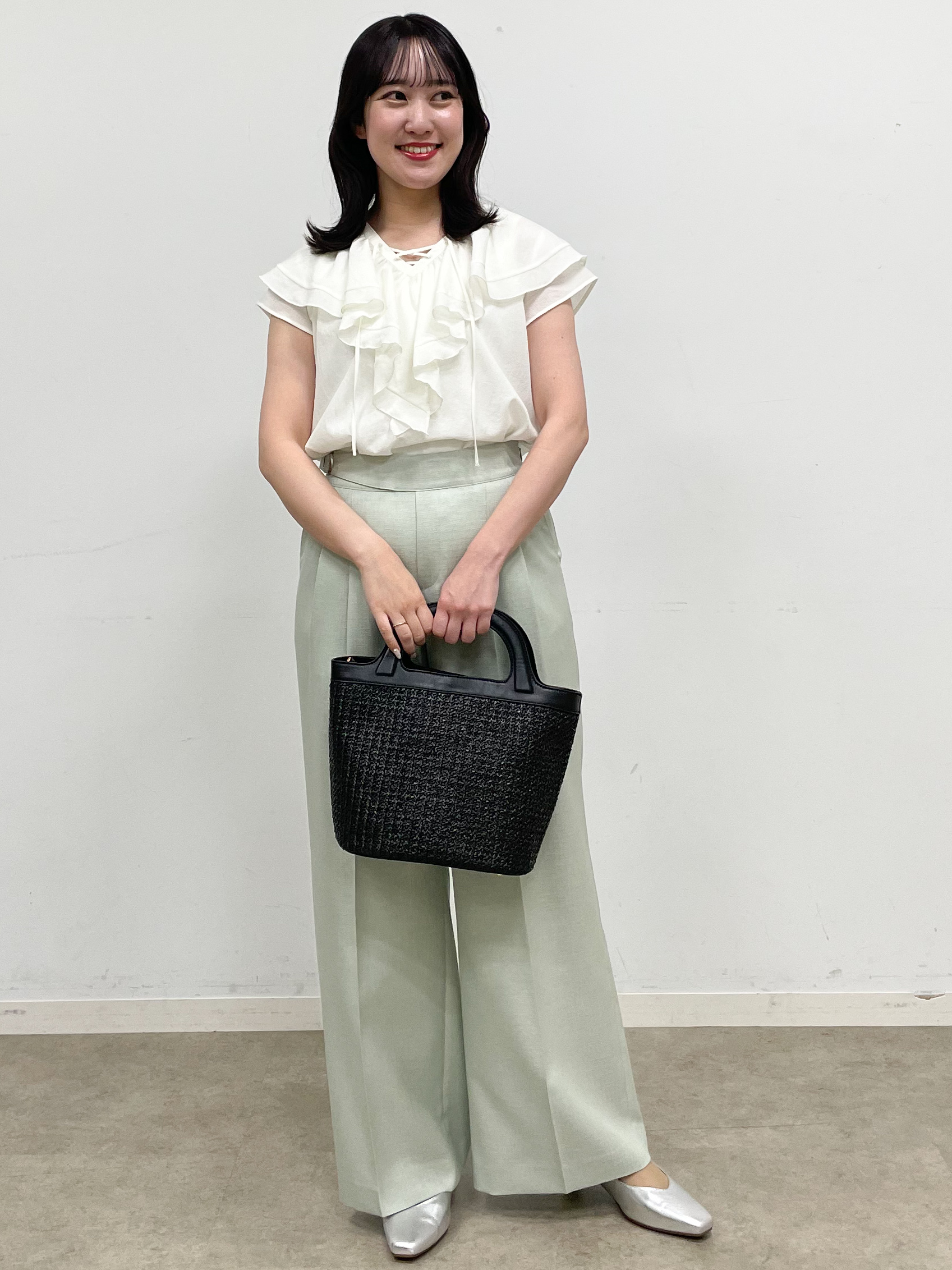 yukariさんの「Reflect｜【通気性あり／涼しい／マシンウォッシャブル】フリルブラウス」を使ったコーディネート