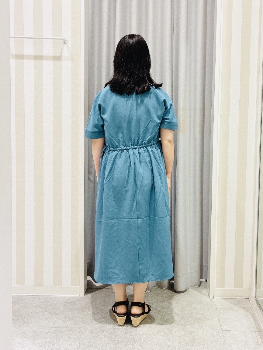 vanseさんの「SHOO･LA･RUE｜【洗濯機可/体型カバー】ウエストシャーリングでお腹周りが気にならない 麻調スキッパー脇リボンワンピー」を使ったコーディネート