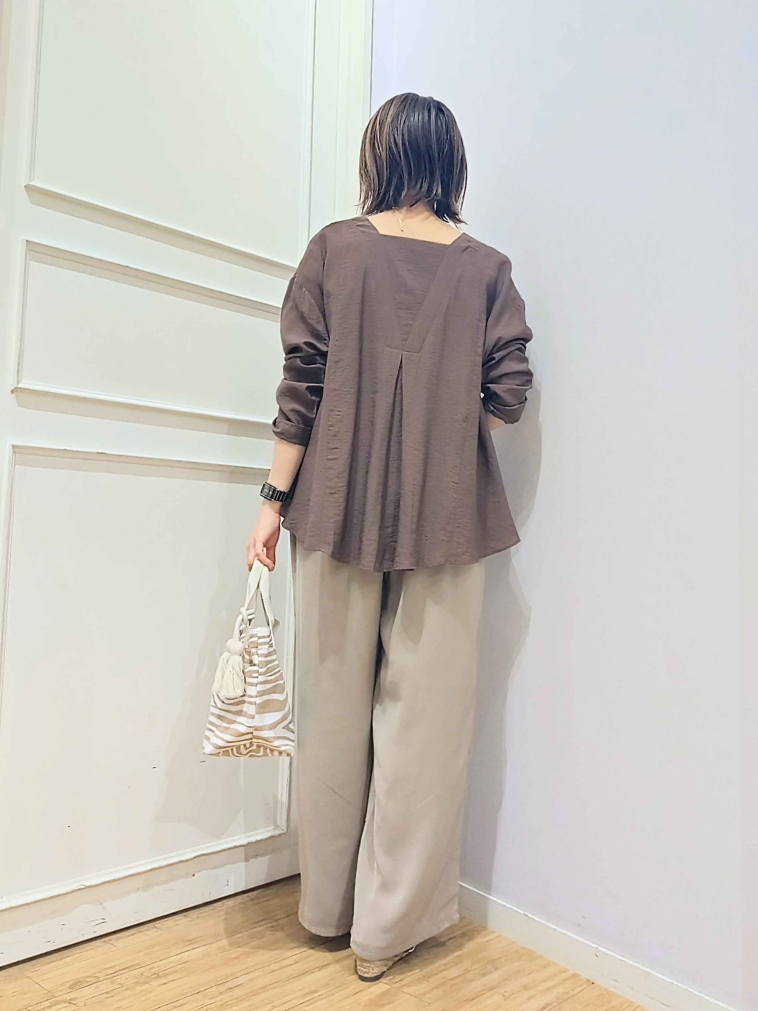 miomioさんの「SHOO･LA･RUE｜【洗濯機可/S-LL】お顔周りすっきり 大人のシアーシャツカーディガン」を使ったコーディネート