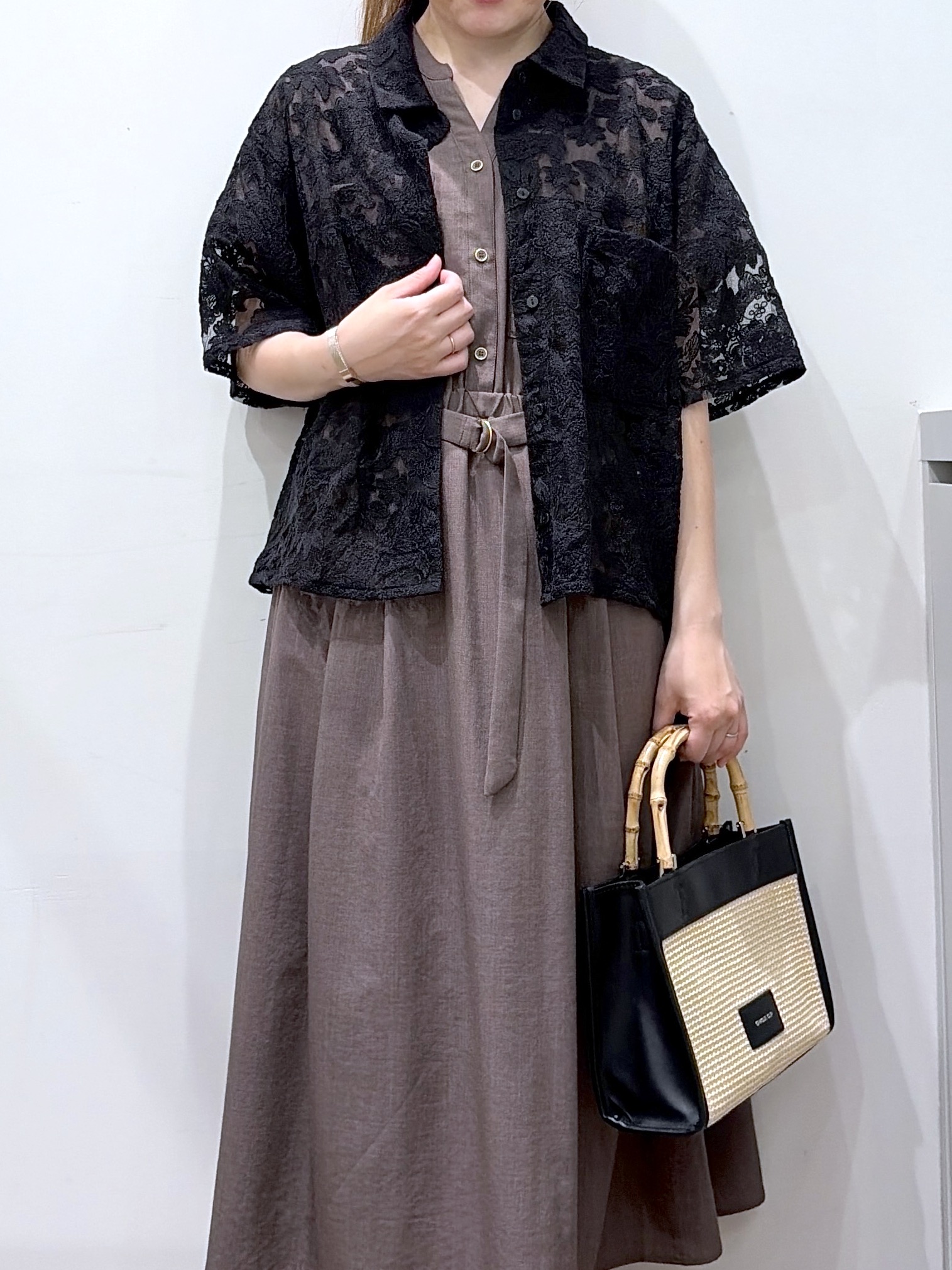 Junさんの「index｜フラワー刺繍シアーシャツ【洗濯機OK／イージーアイロン】」を使ったコーディネート