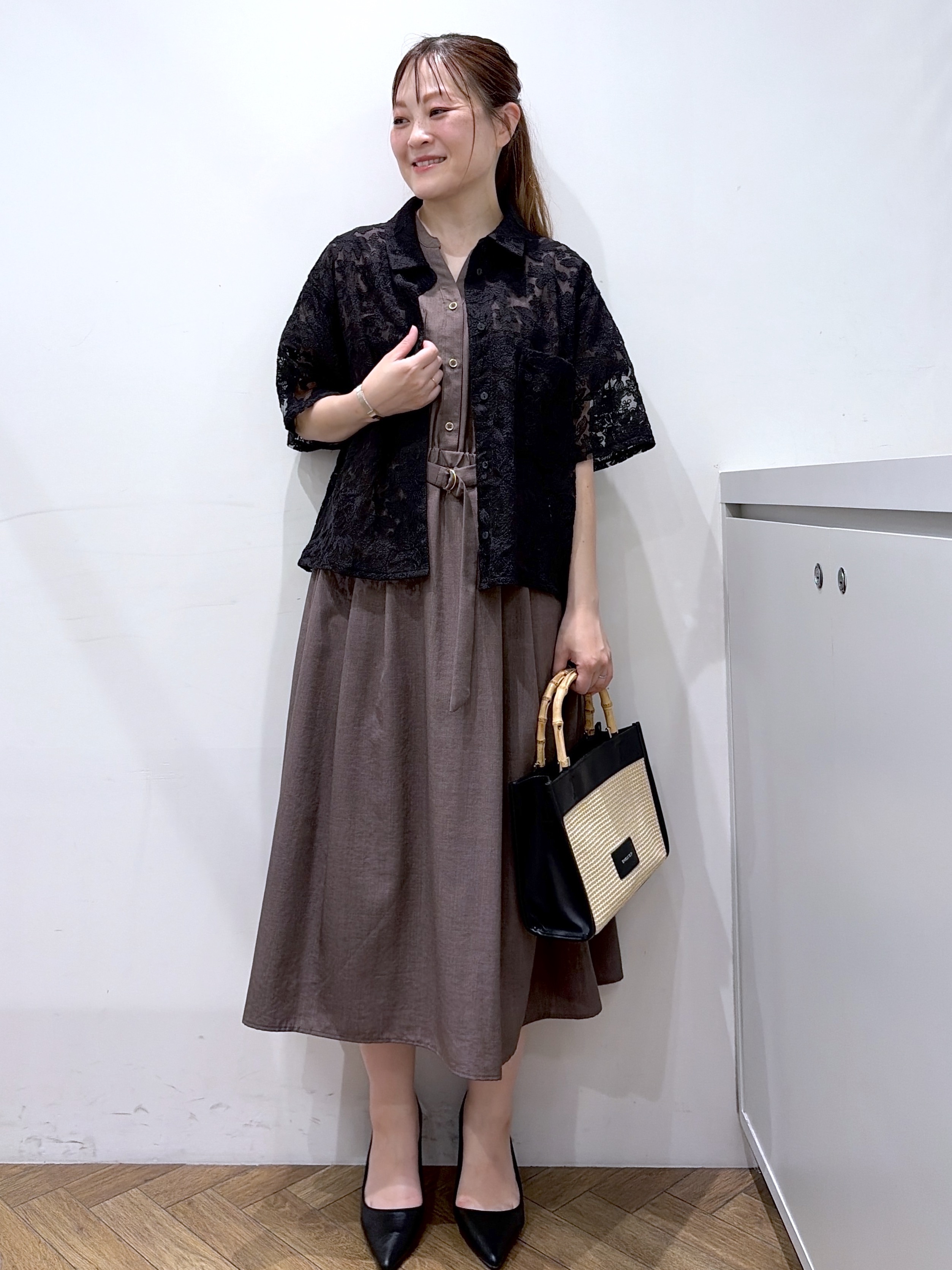 Junさんの「index｜フラワー刺繍シアーシャツ【洗濯機OK／イージーアイロン】」を使ったコーディネート