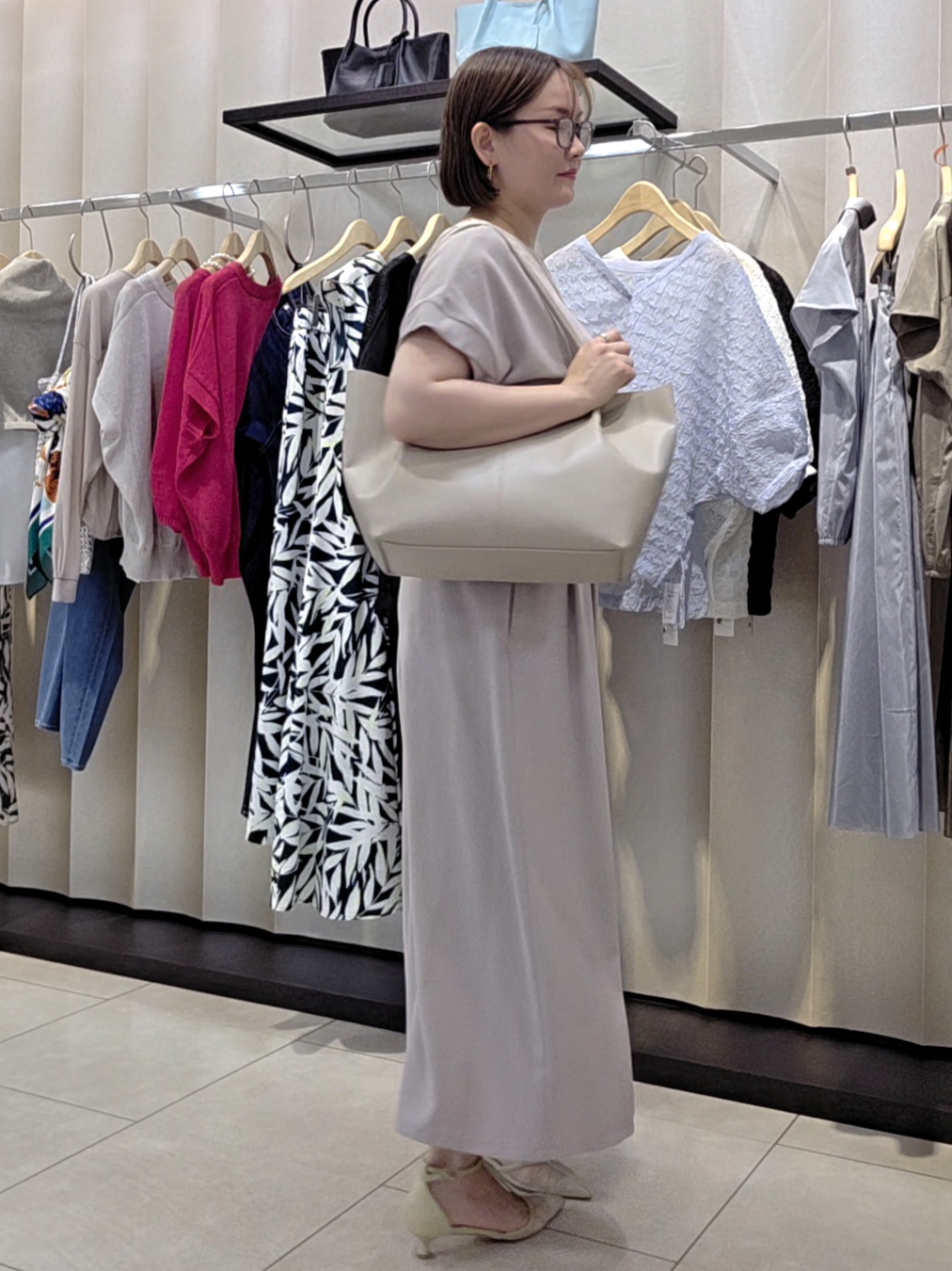 naokoさんの「UNTITLED｜【前後2WAY/はっ水/セットアップ可】リラクシーフレンチスリーブブラウス」を使ったコーディネート