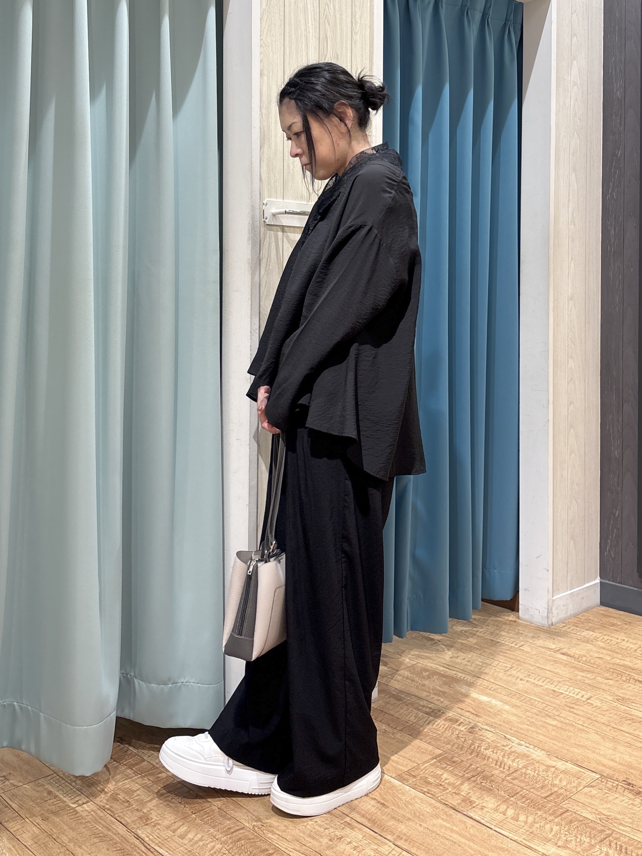 わかさんの「SHOO･LA･RUE｜【洗濯機可/S-LL】お顔周りすっきり 大人のシアーシャツカーディガン」を使ったコーディネート