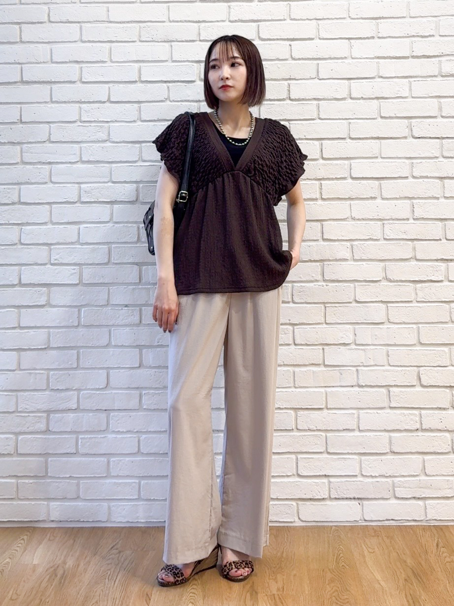 𝐜𝐡𝐢𝐤𝐚さんの「SHOO･LA･RUE｜【2点セット/S-LL/洗濯機可】お袖シャーリングブラウス+ワイドパンツ」を使ったコーディネート