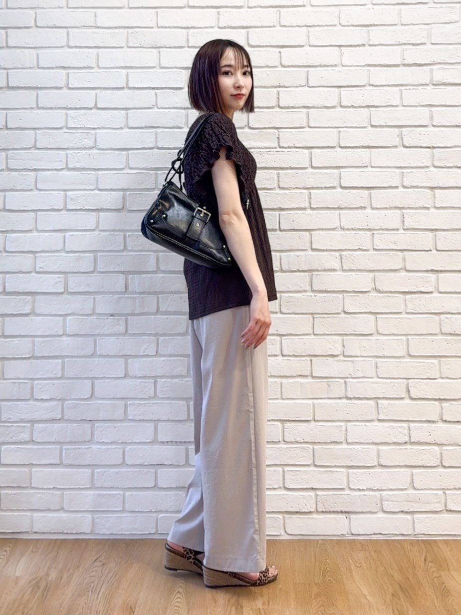𝐜𝐡𝐢𝐤𝐚さんの「SHOO･LA･RUE｜【2点セット/S-LL/洗濯機可】お袖シャーリングブラウス+ワイドパンツ」を使ったコーディネート