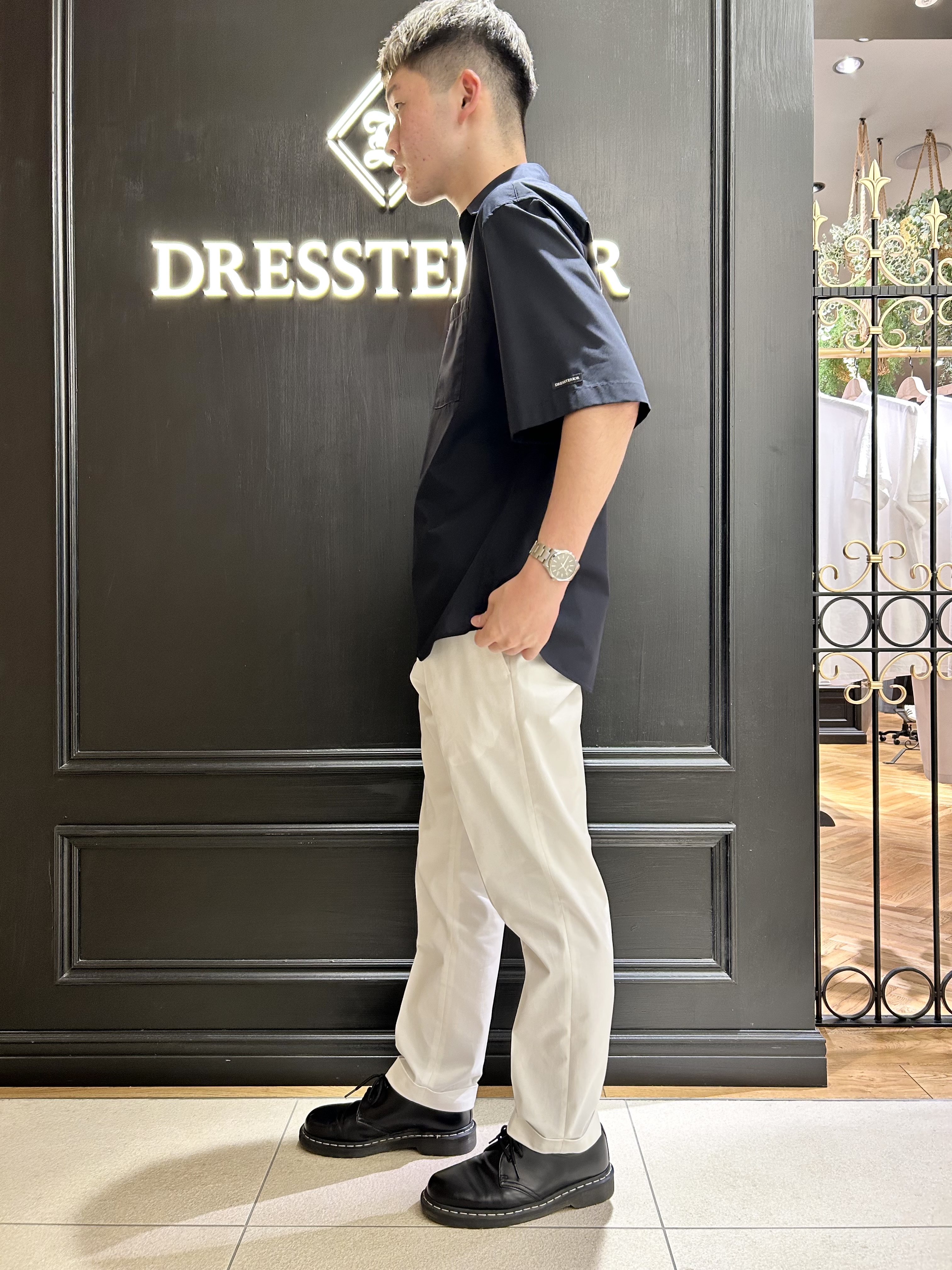 千葉亮太さんの「DRESSTERIOR｜イージーケア プルオーバーシャツ」を使ったコーディネート