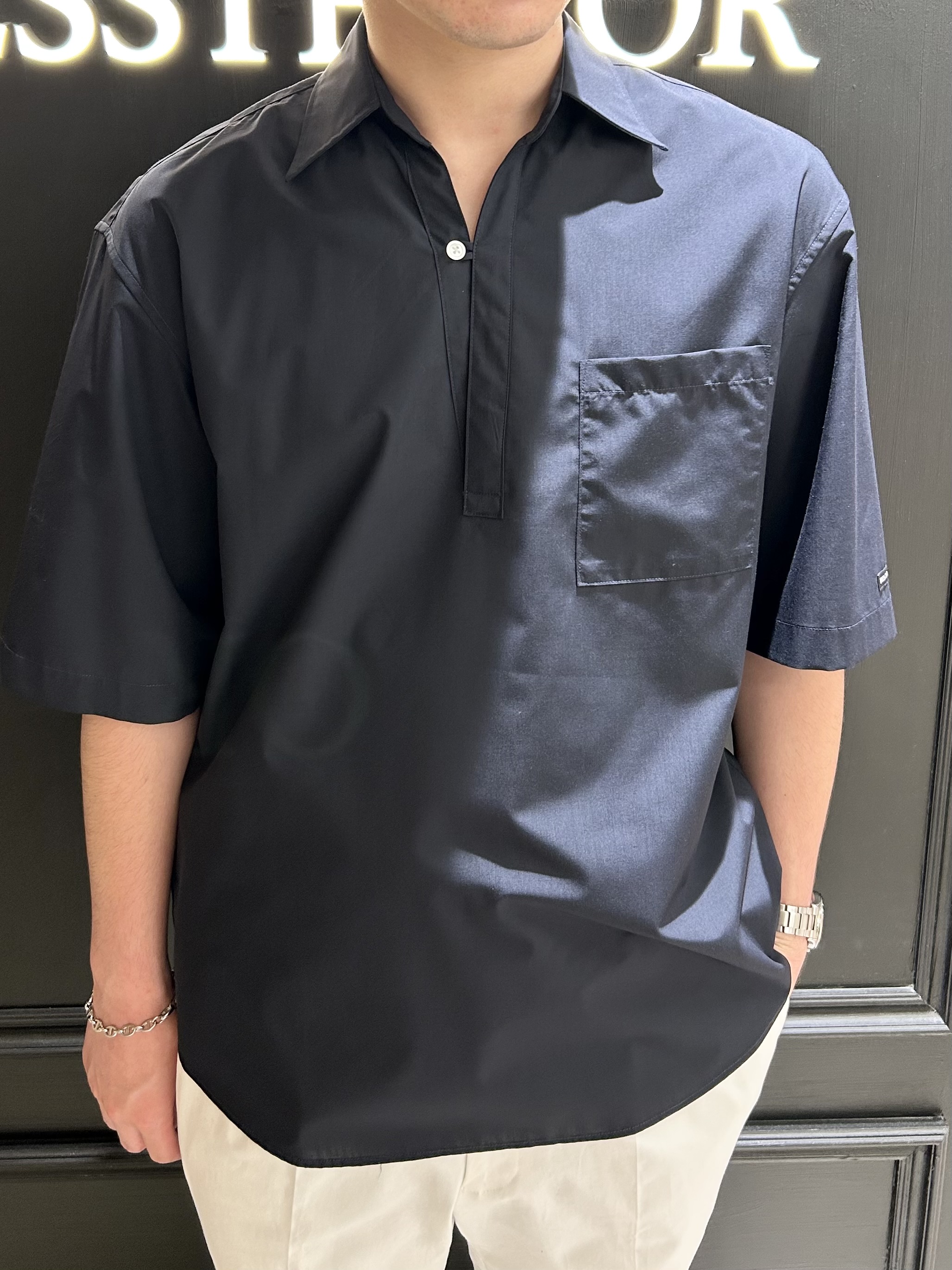 千葉亮太さんの「DRESSTERIOR｜イージーケア プルオーバーシャツ」を使ったコーディネート