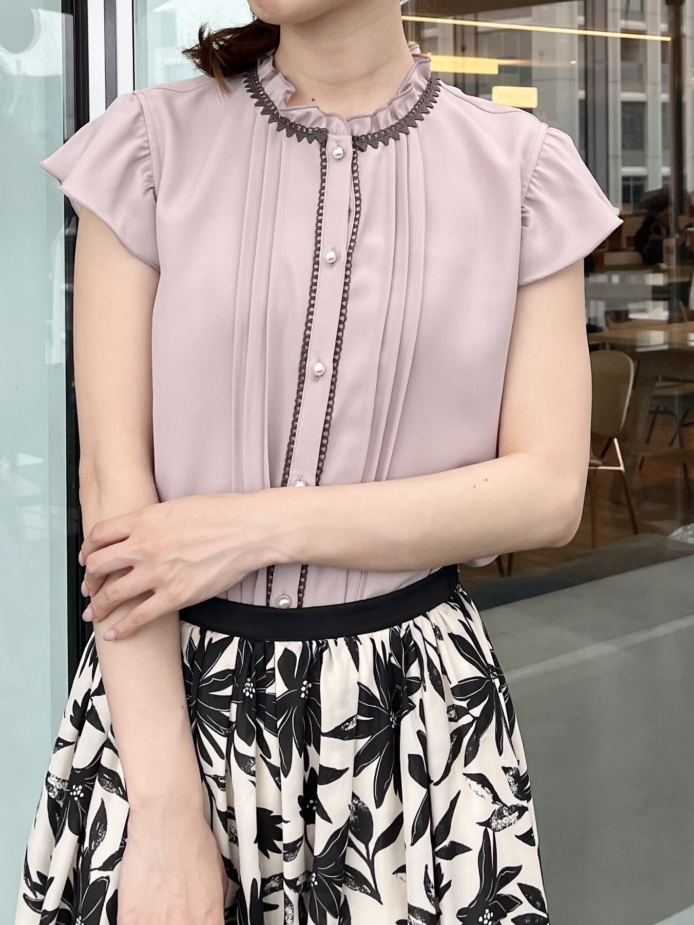 はばさんの「Couture brooch｜【洗える】ピコレース ピンタックブラウス」を使ったコーディネート