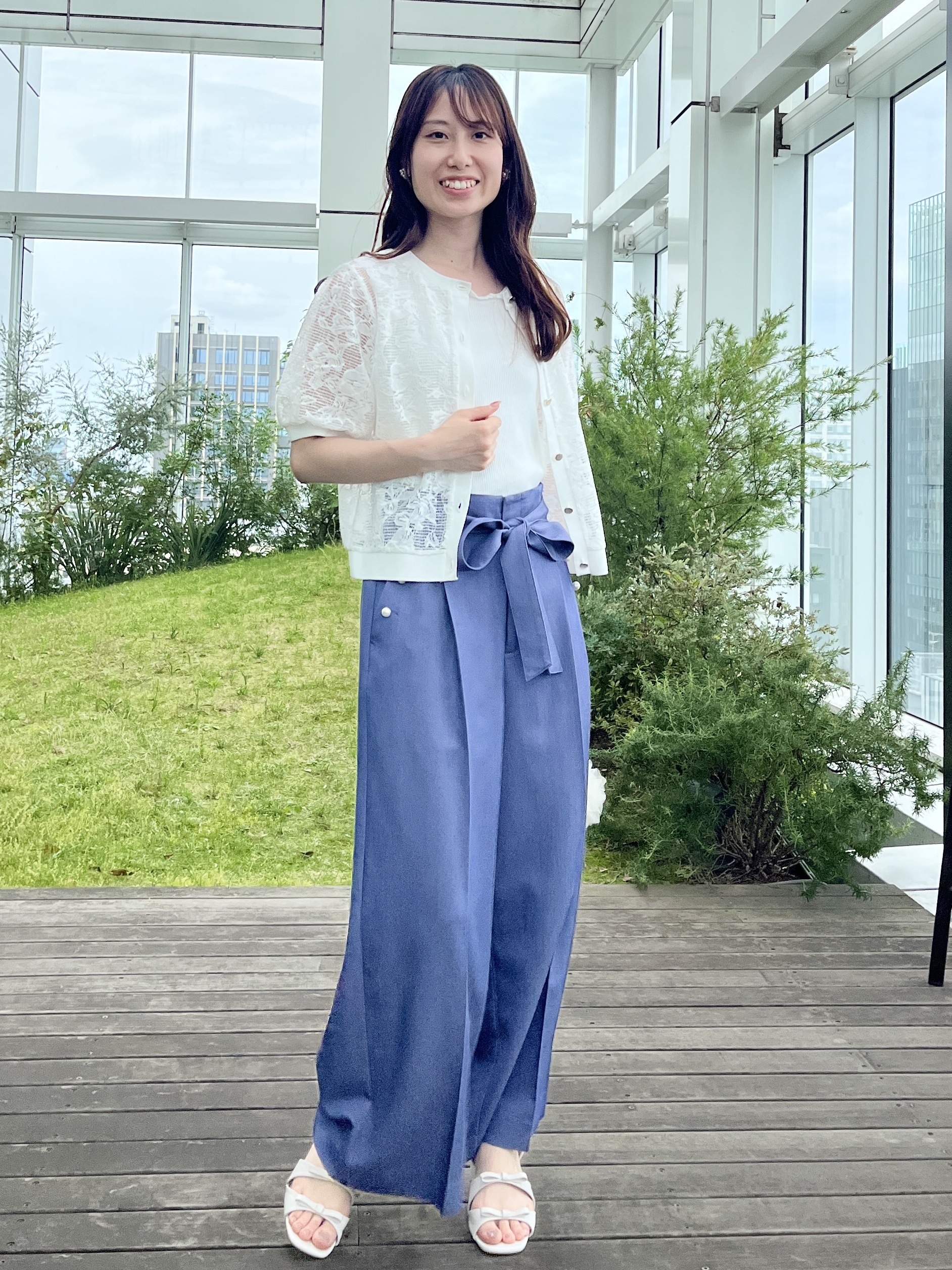 はばさんの「Couture brooch｜【洗える】フラワーレース カーディガン」を使ったコーディネート
