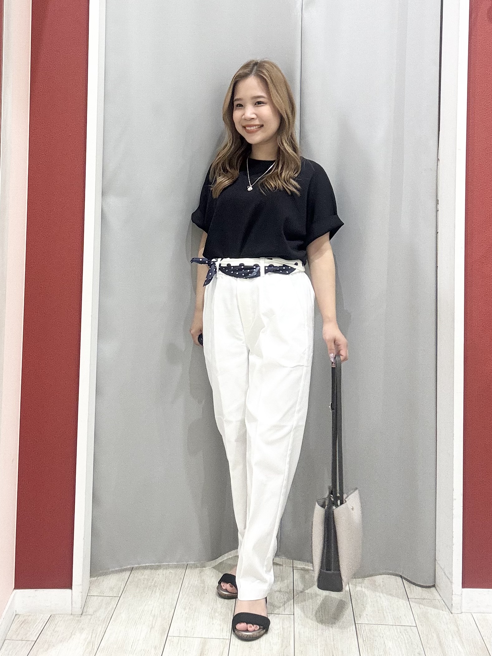 shioさんの「SHOO･LA･RUE｜【毎日洗える/ひんやり/UV/S-LL】二の腕隠れる さらっとドルマン半袖ニット」を使ったコーディネート
